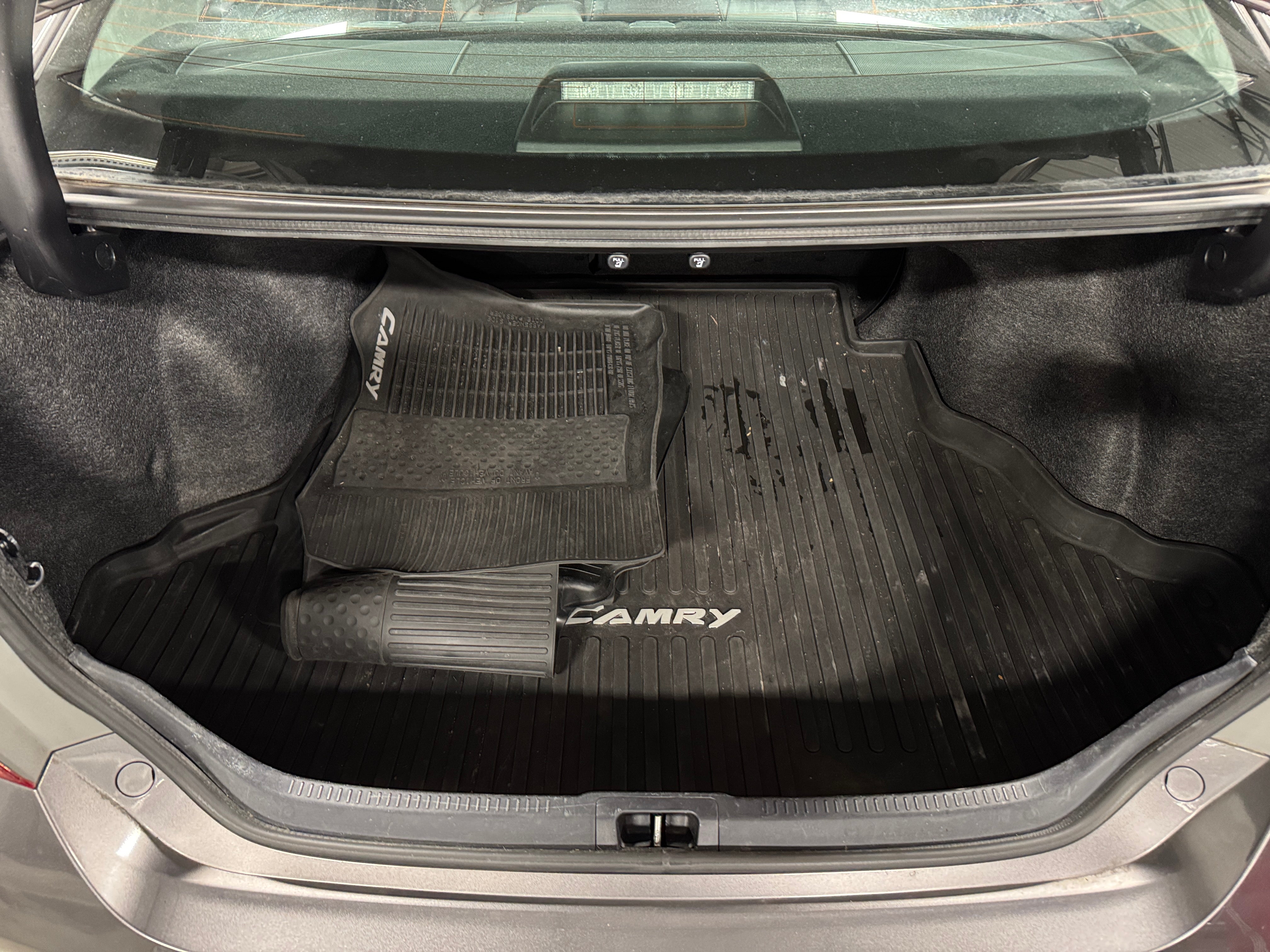 2017 Toyota Camry SE 7