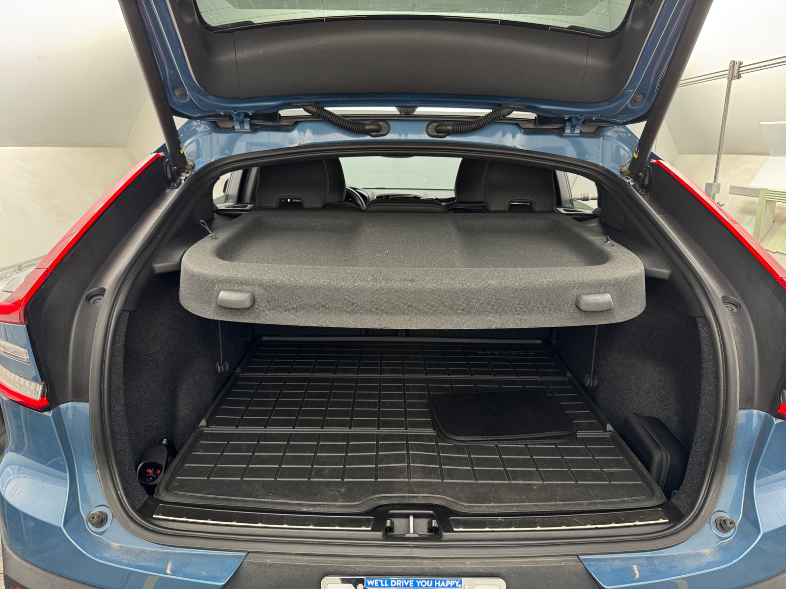 Thumbnail: 2023 Volvo C40 - 6