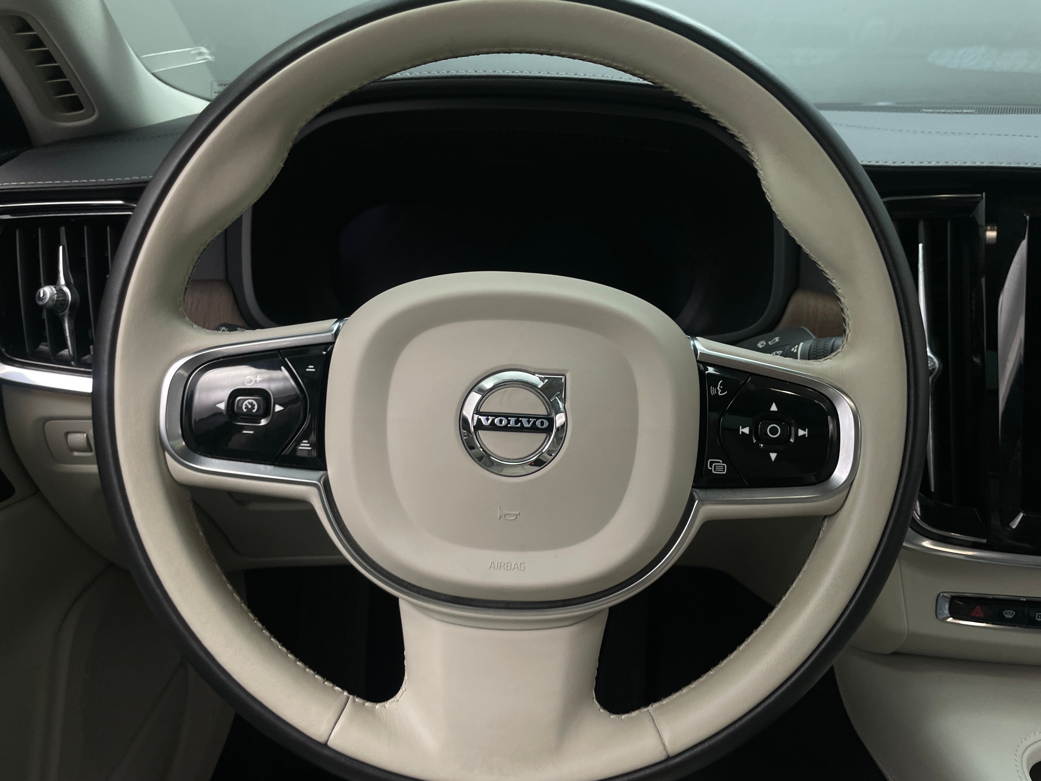 Thumbnail: 2022 Volvo S90 - 4