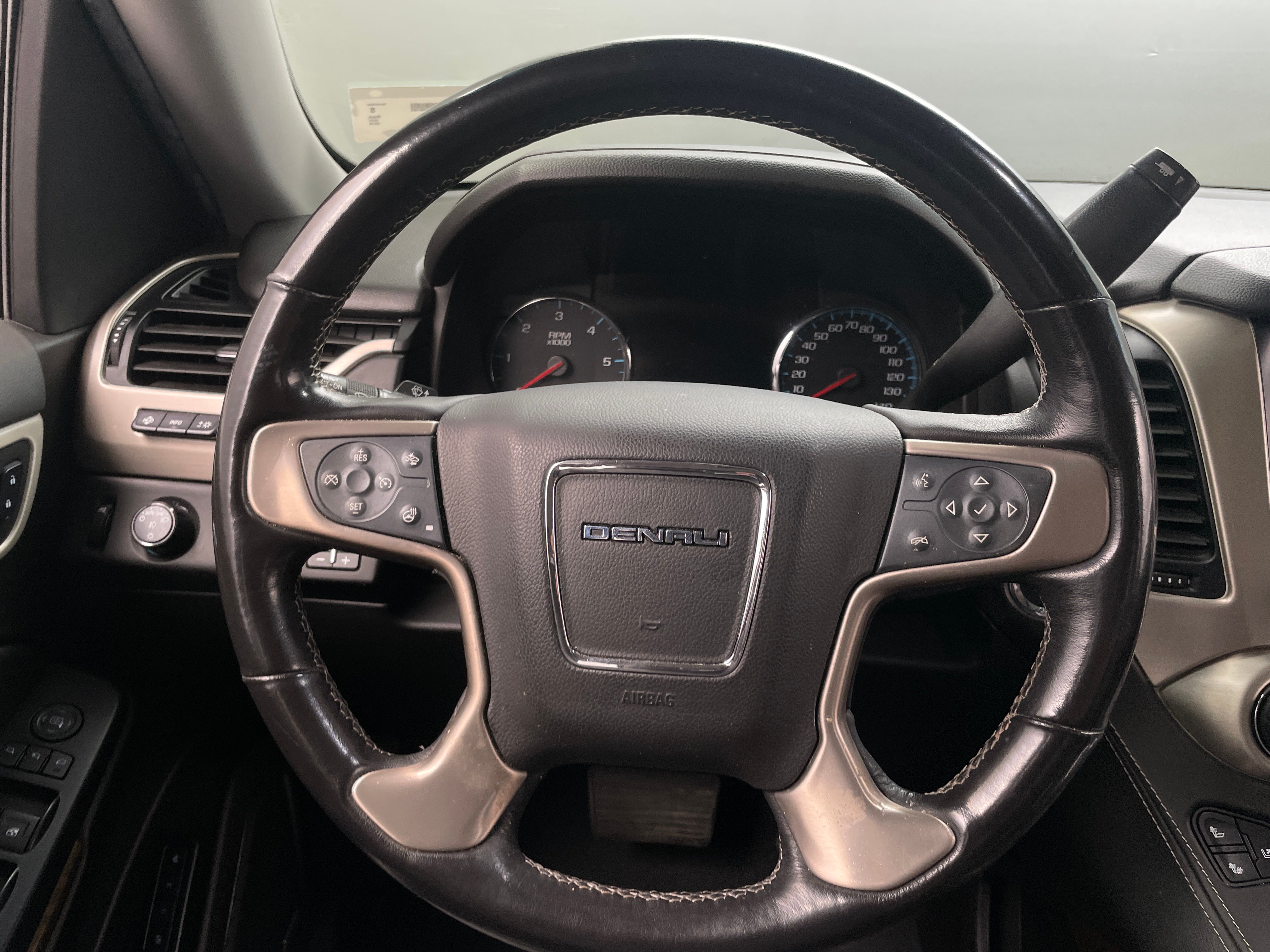 2019 GMC Yukon XL Denali 4