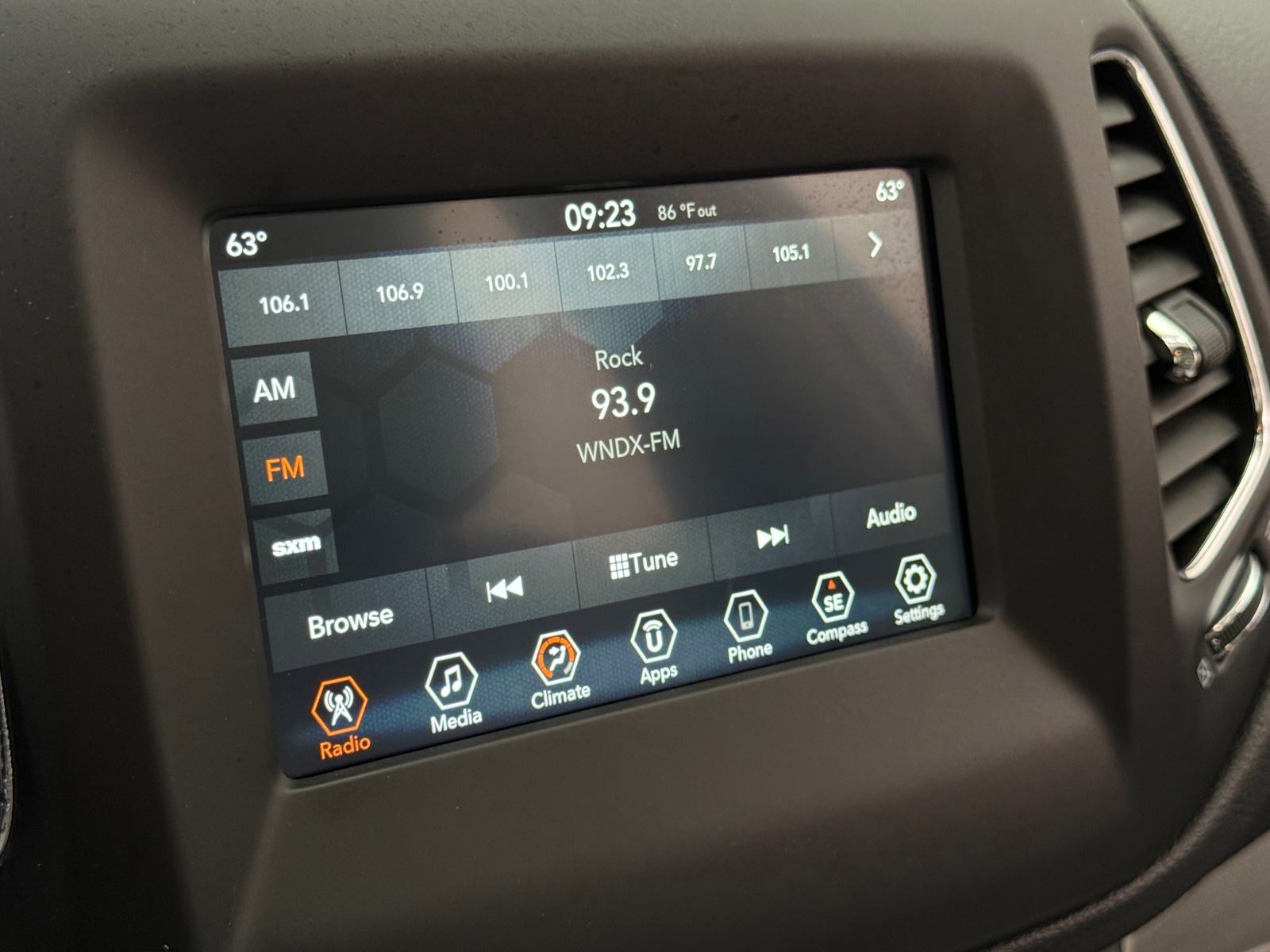 Thumbnail: 2019 Jeep Compass - 3