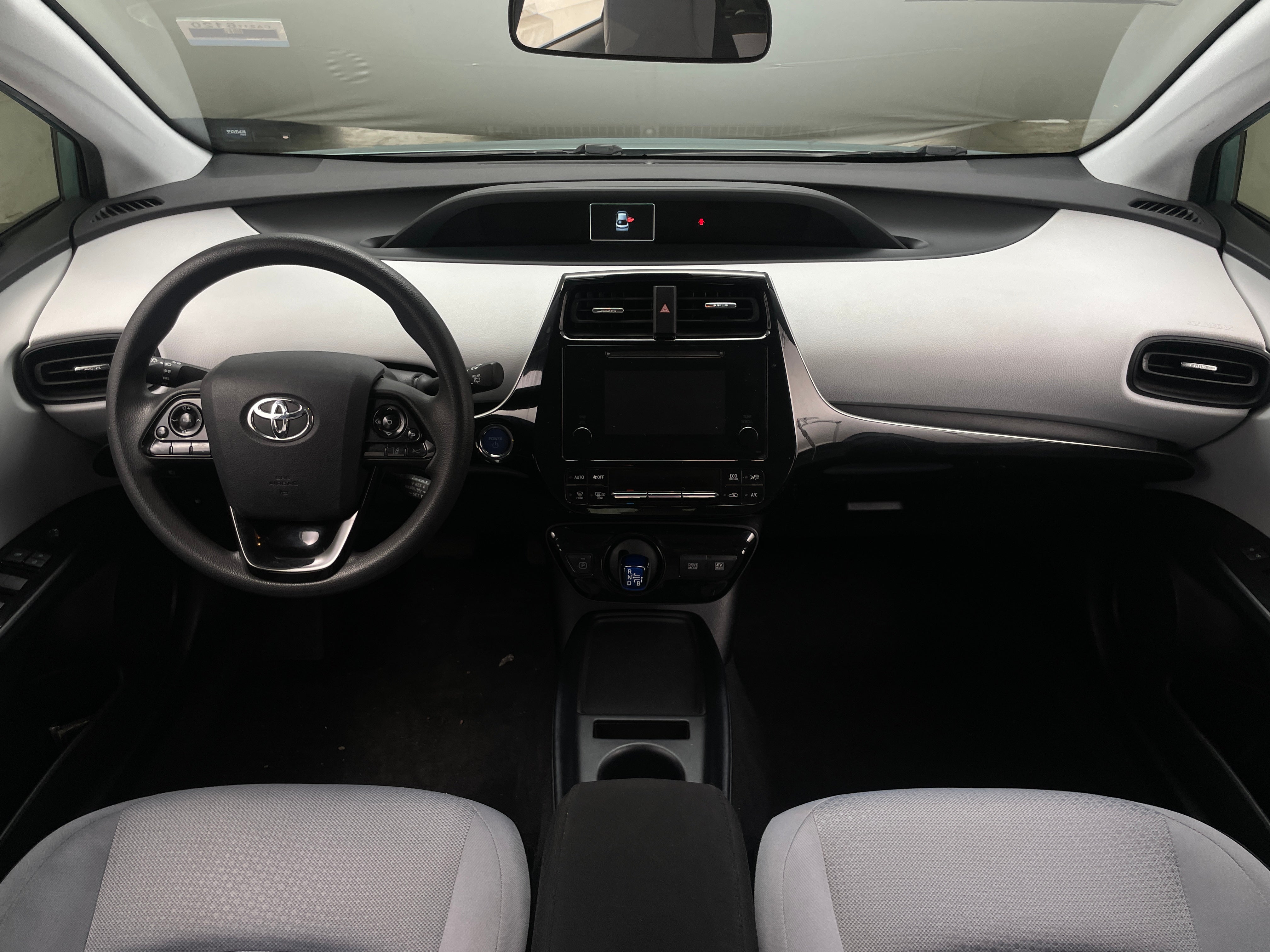 2019 Toyota Prius LE 3