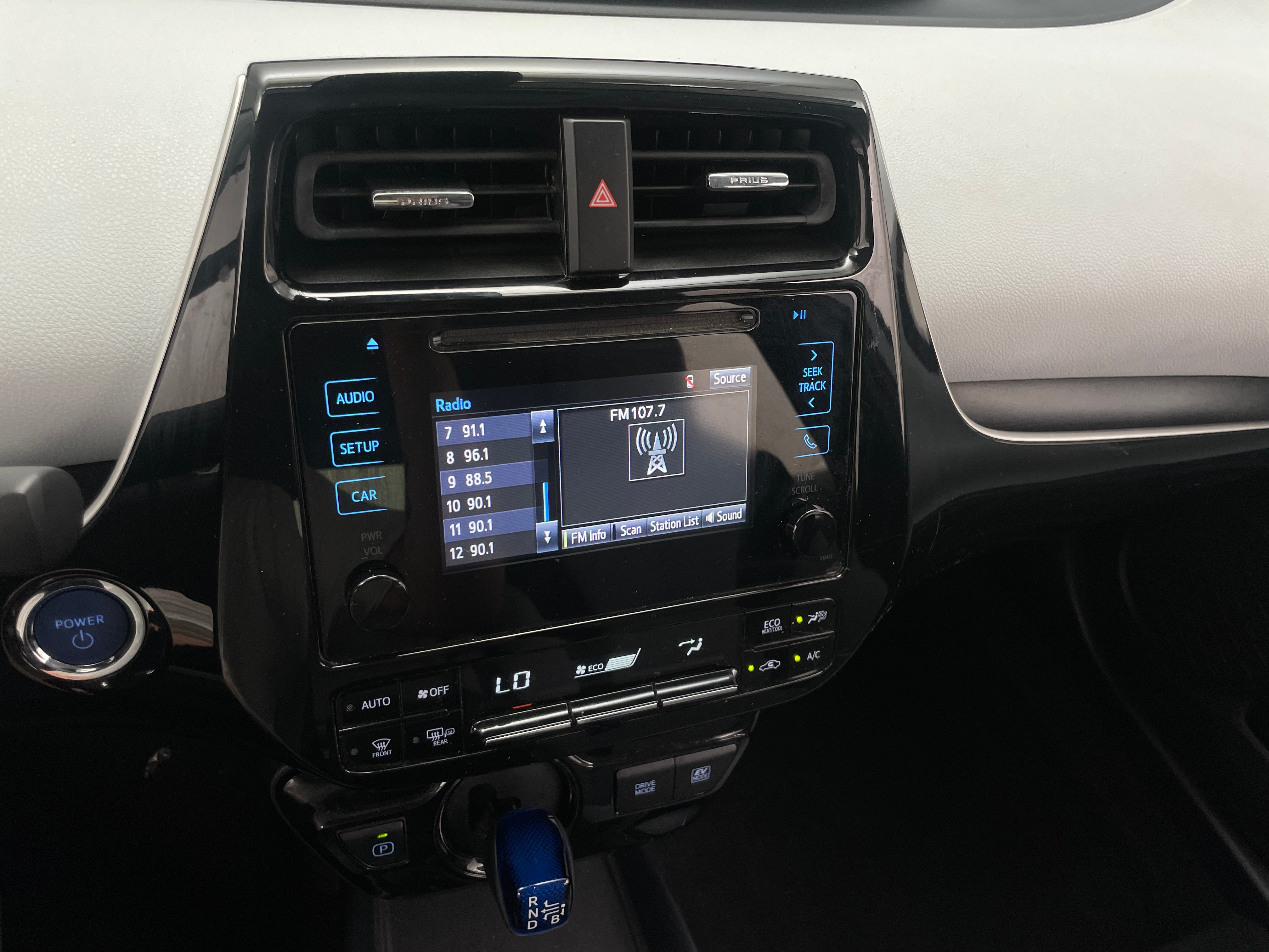 2019 Toyota Prius LE 4