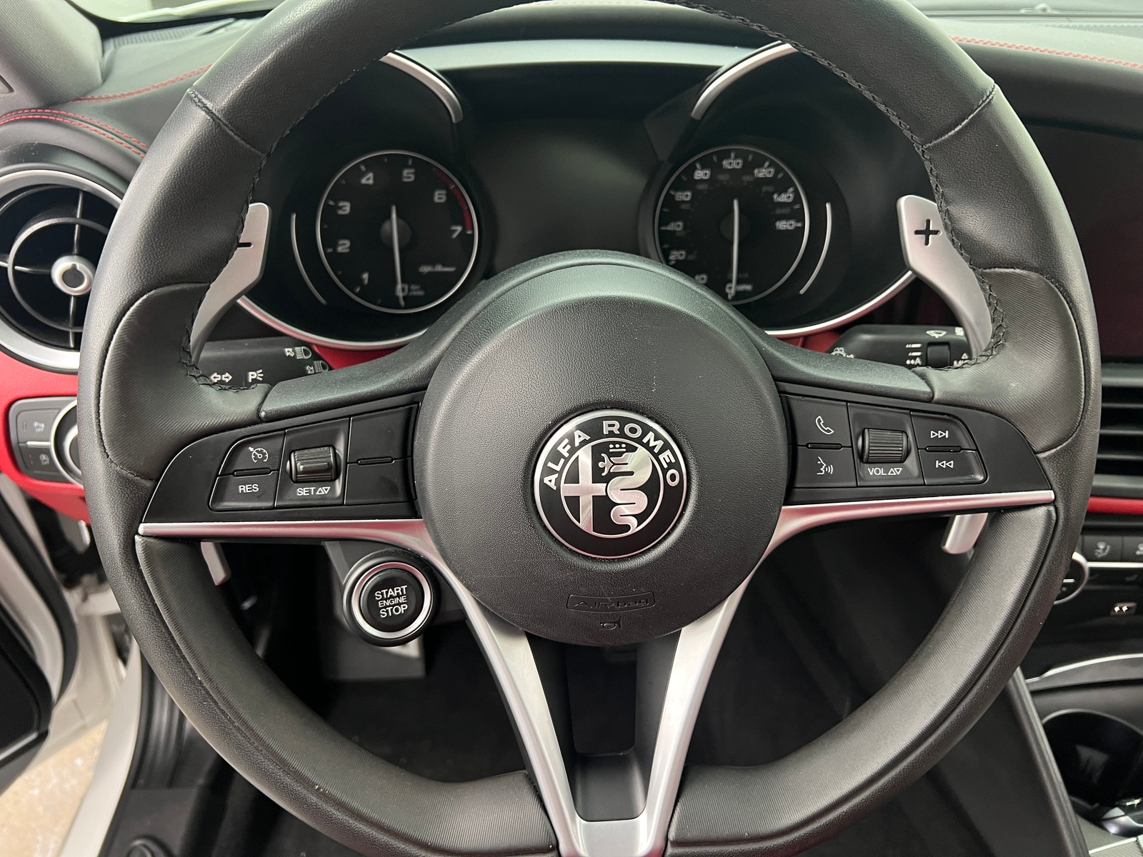Thumbnail: 2019 Alfa Romeo Giulia - 4