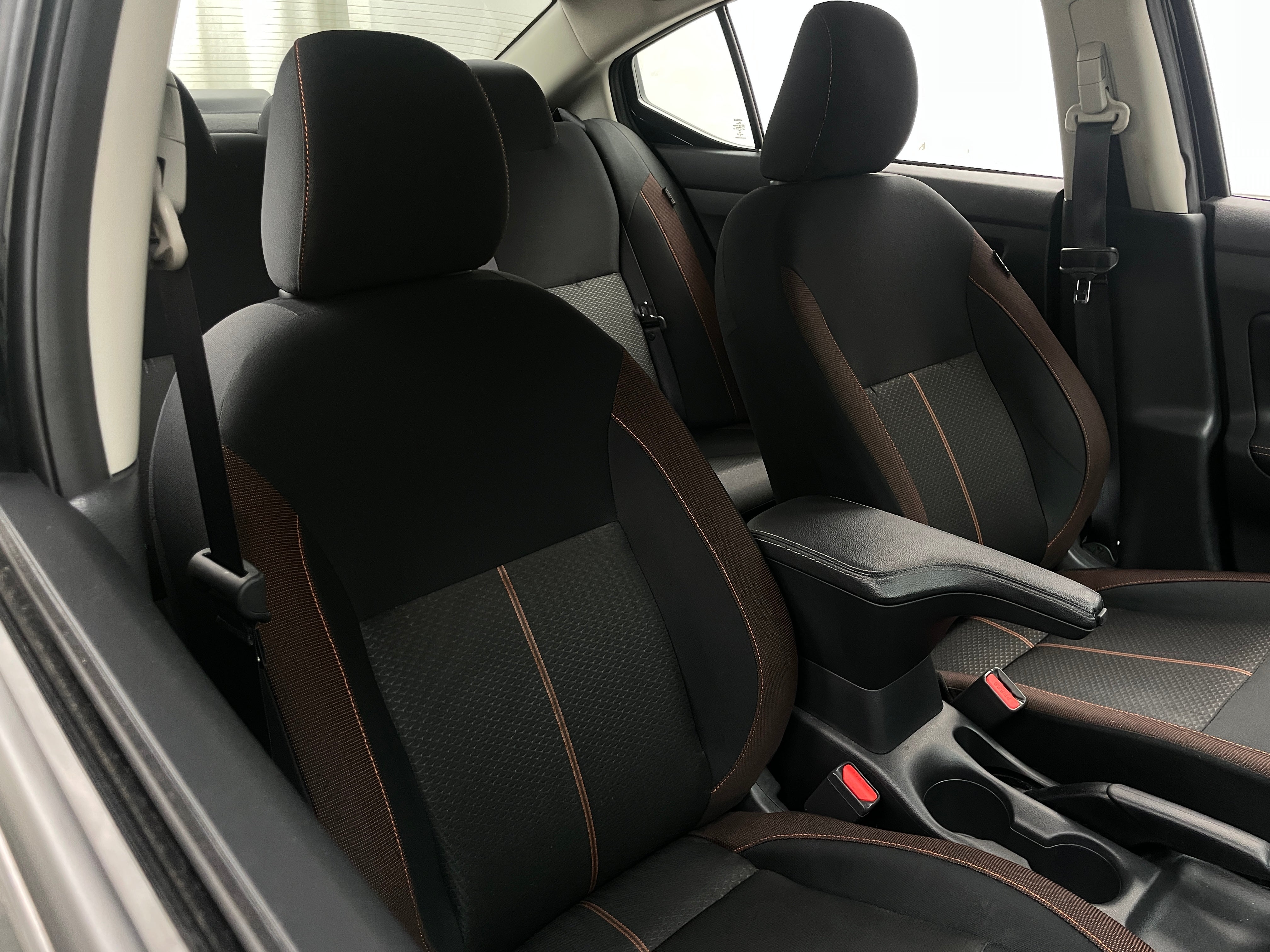 2022 Nissan Versa SR 2