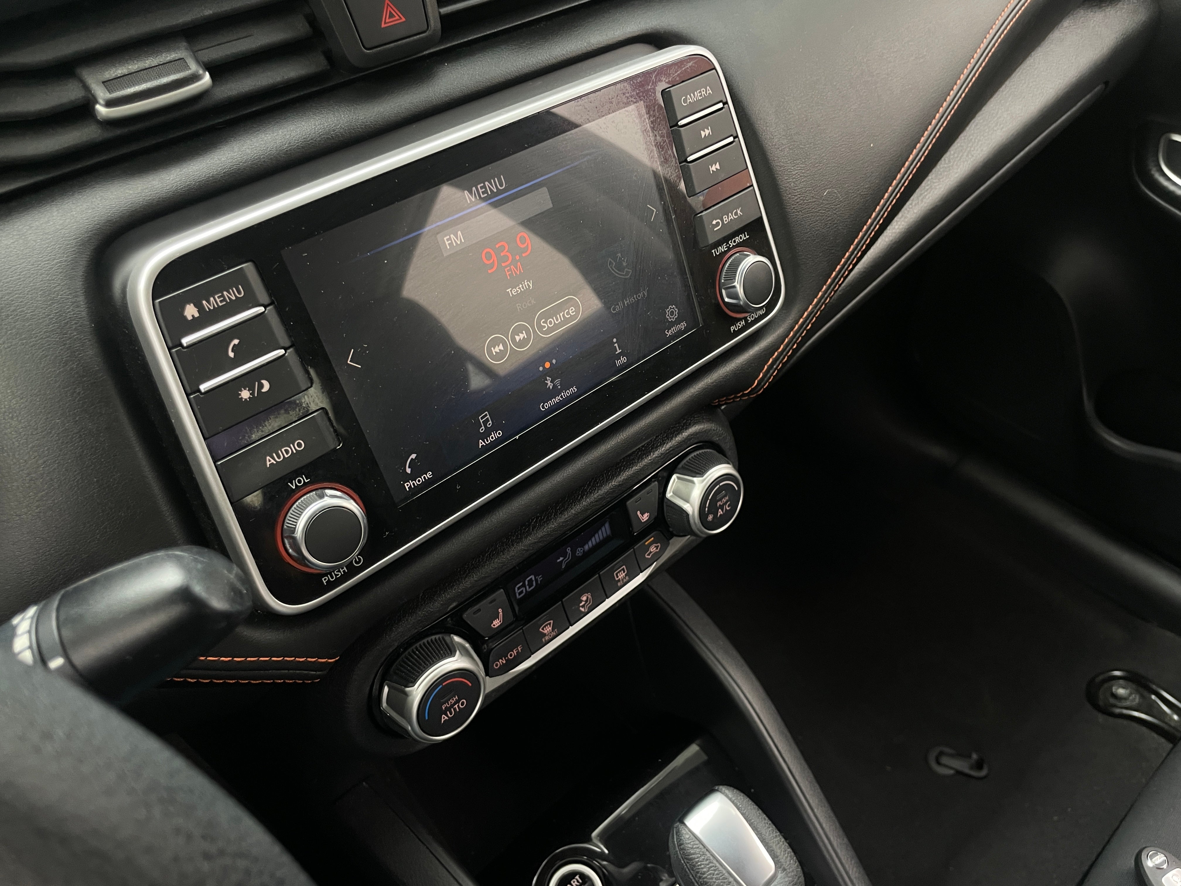 2022 Nissan Versa SR 4