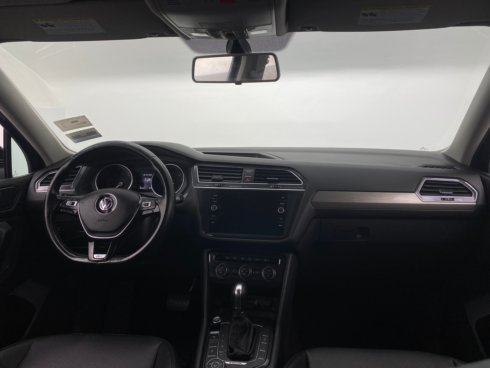 Thumbnail: 2018 Volkswagen Tiguan - 2
