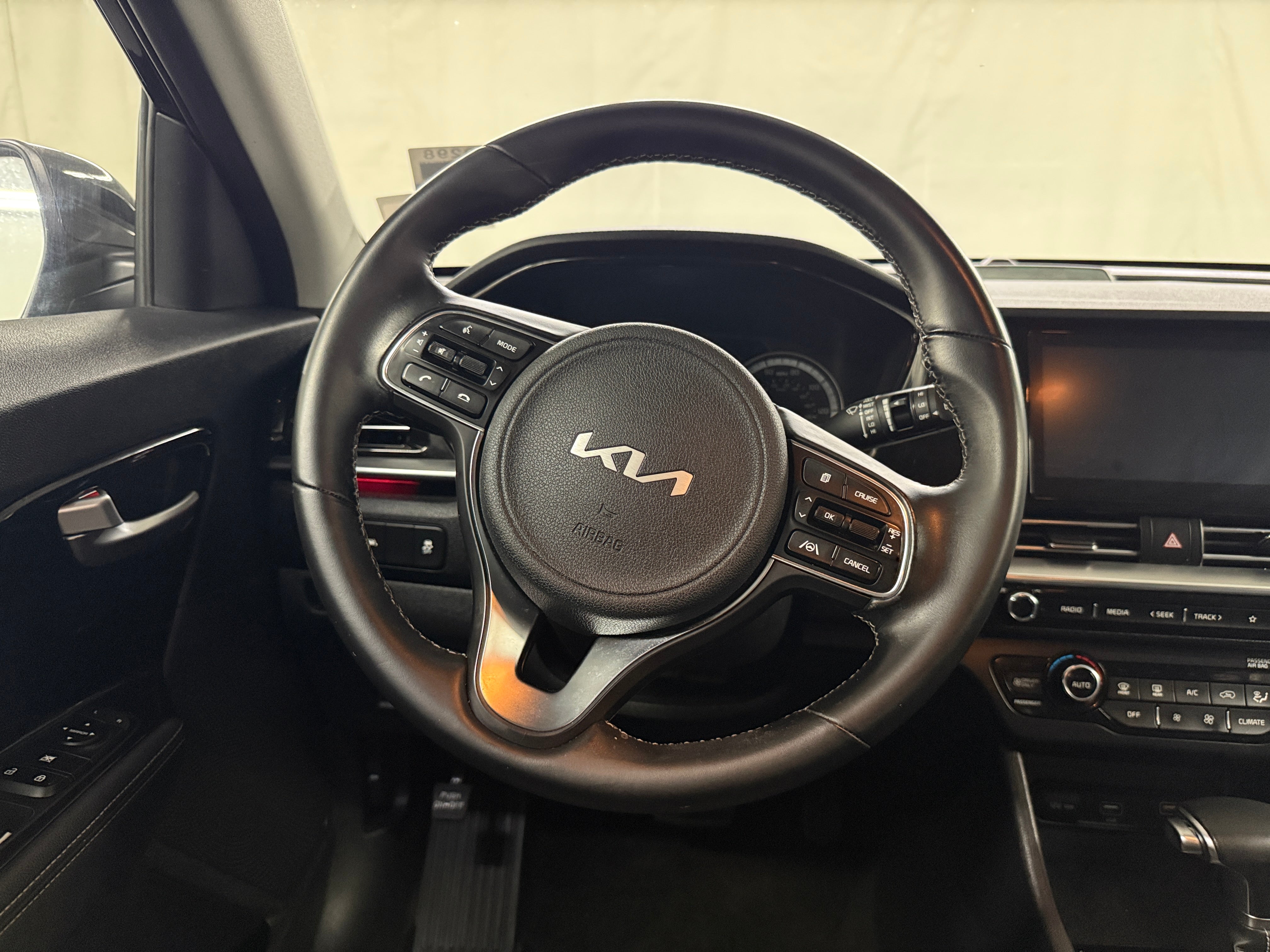 2022 Kia Niro LXS 5