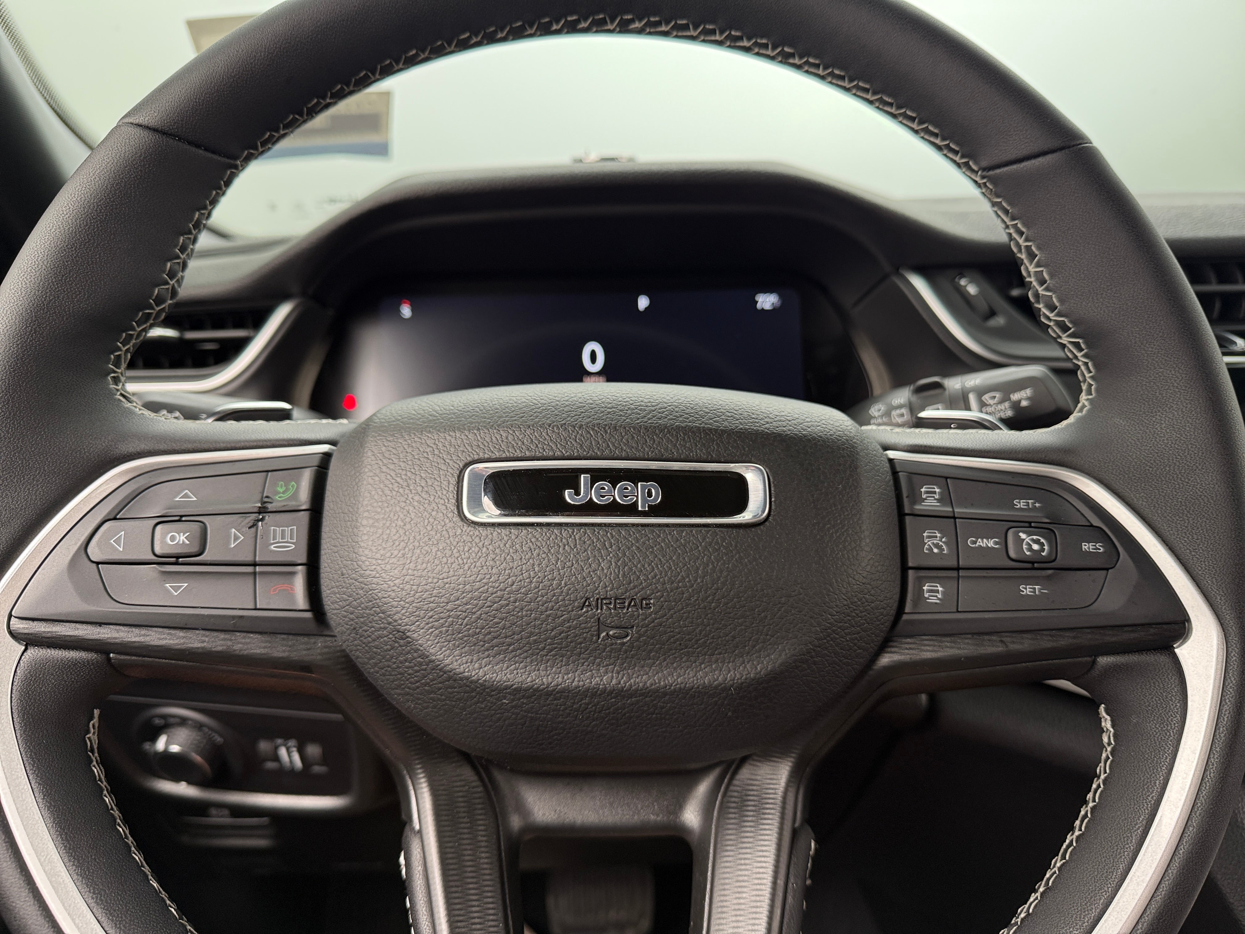 Thumbnail: 2024 Jeep Grand Cherokee L - 4