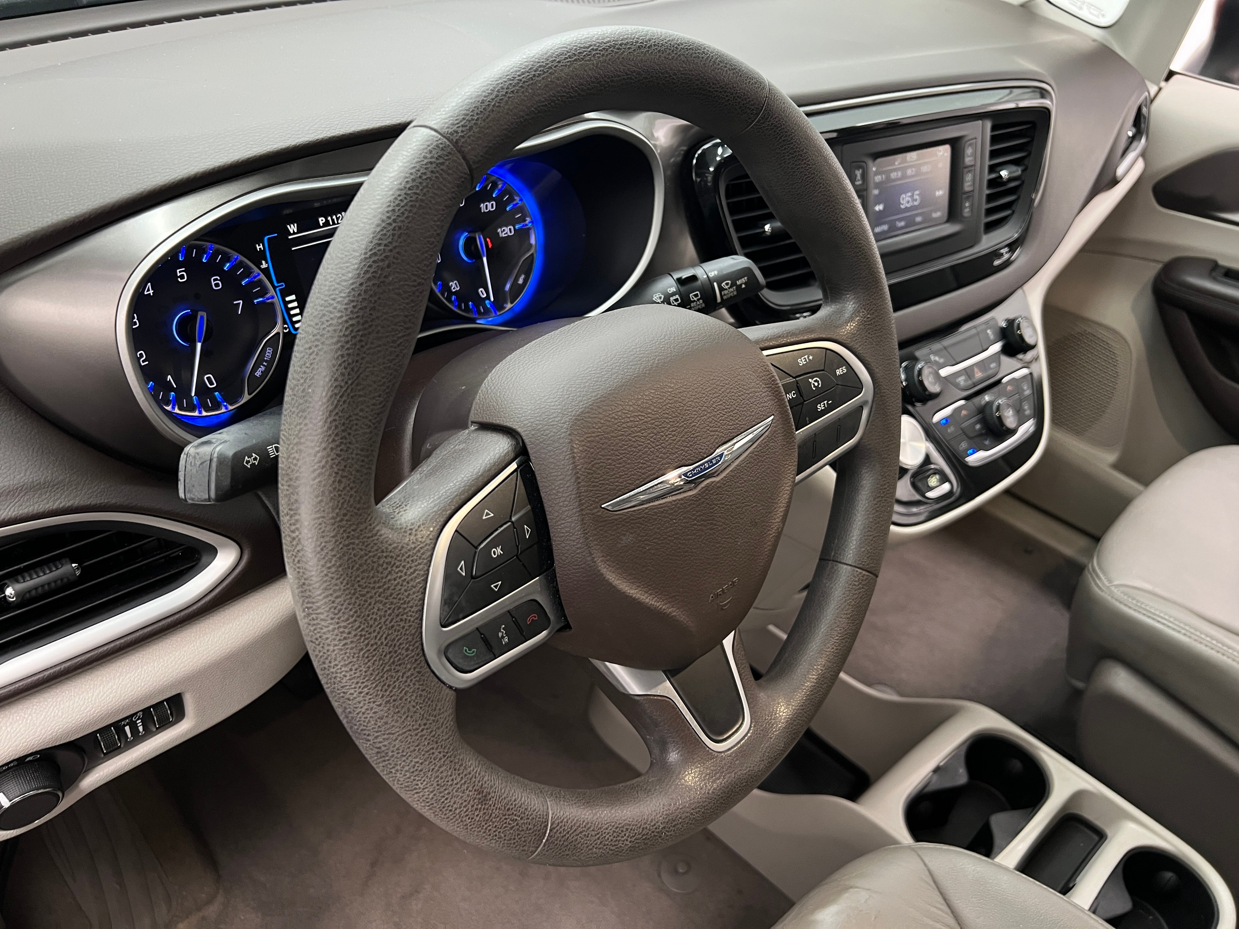 2017 Chrysler Pacifica LX 5