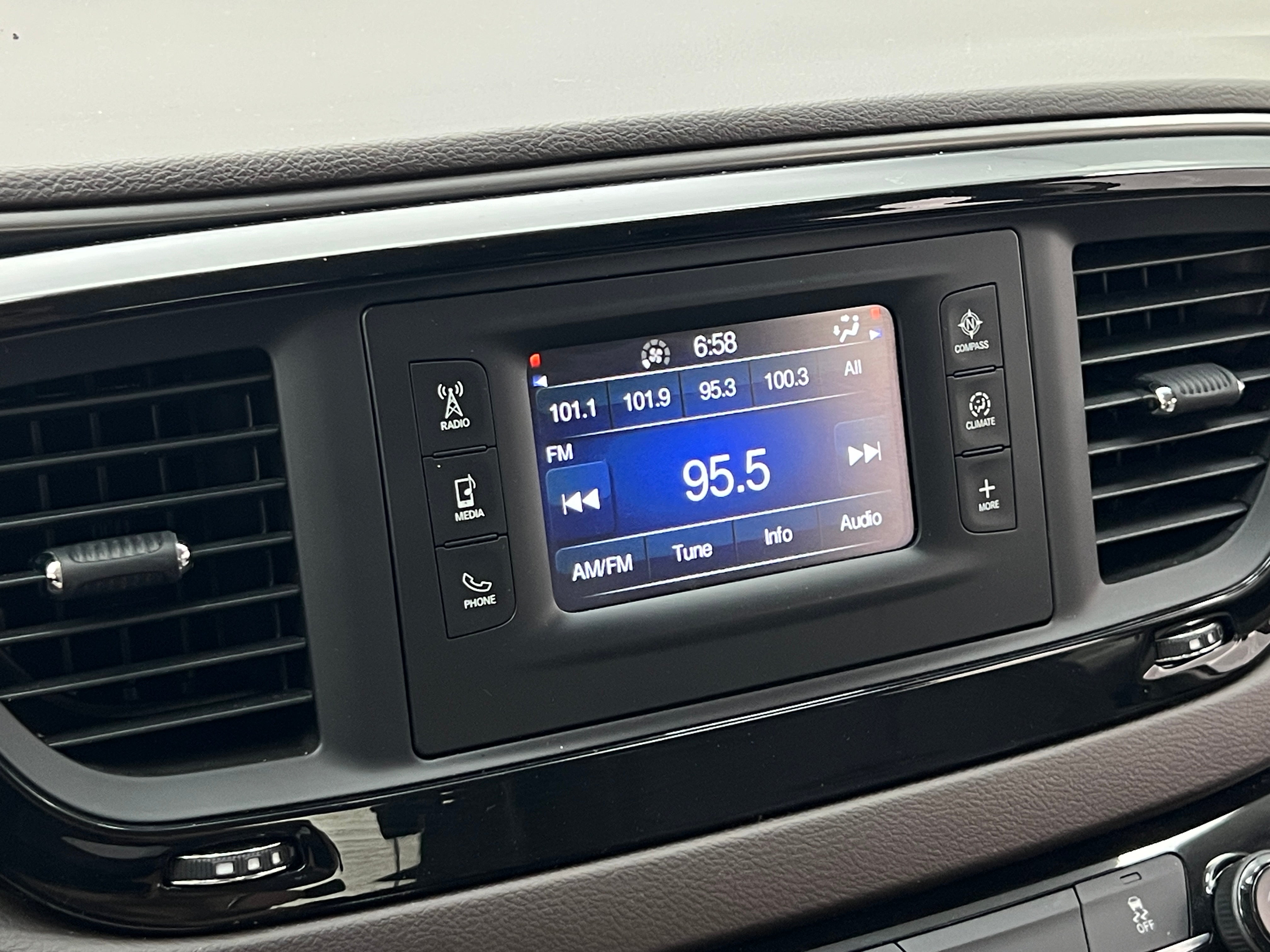 2017 Chrysler Pacifica LX 4