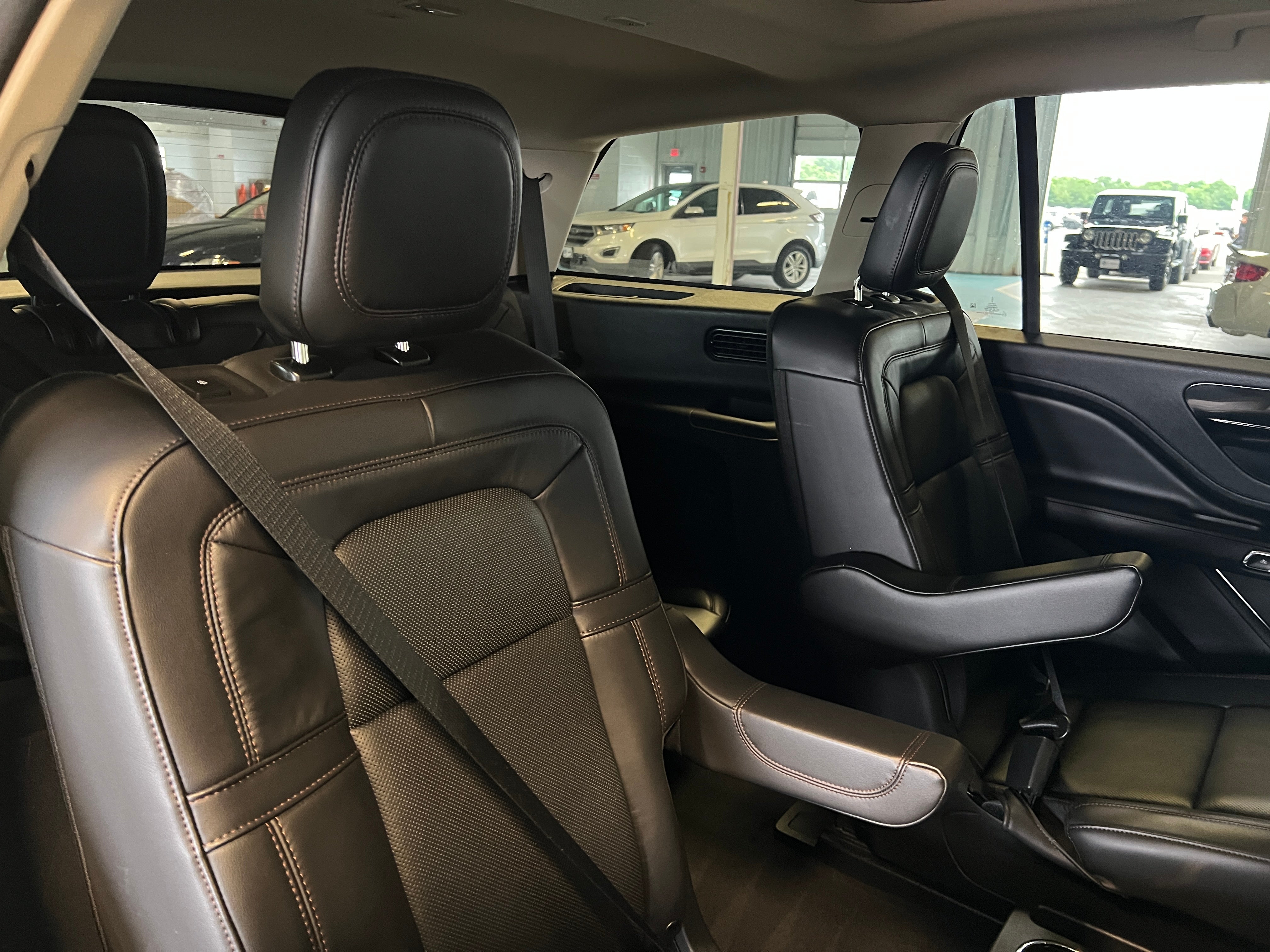 Thumbnail: 2023 Lincoln Aviator - 5