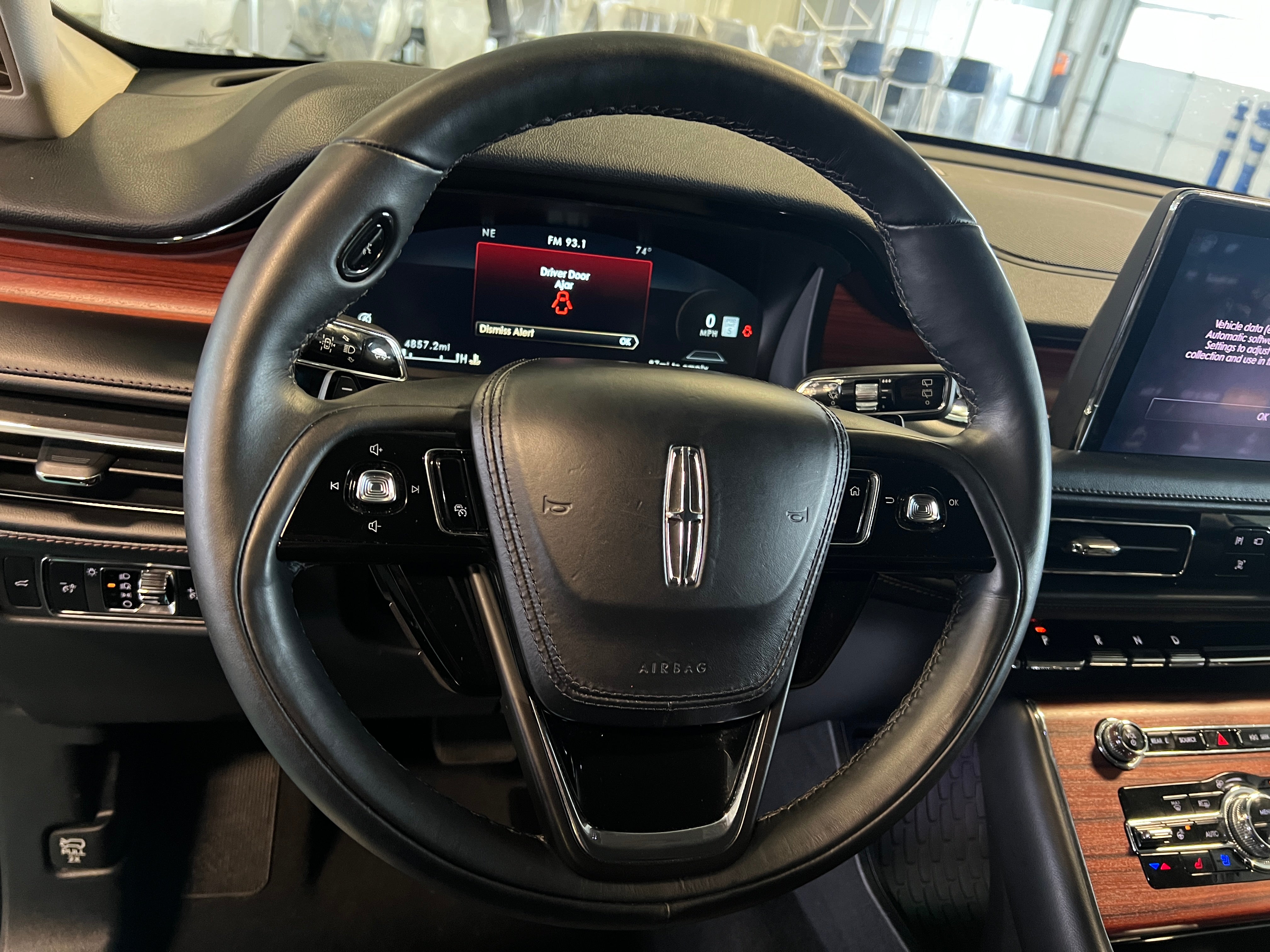 Thumbnail: 2023 Lincoln Aviator - 4