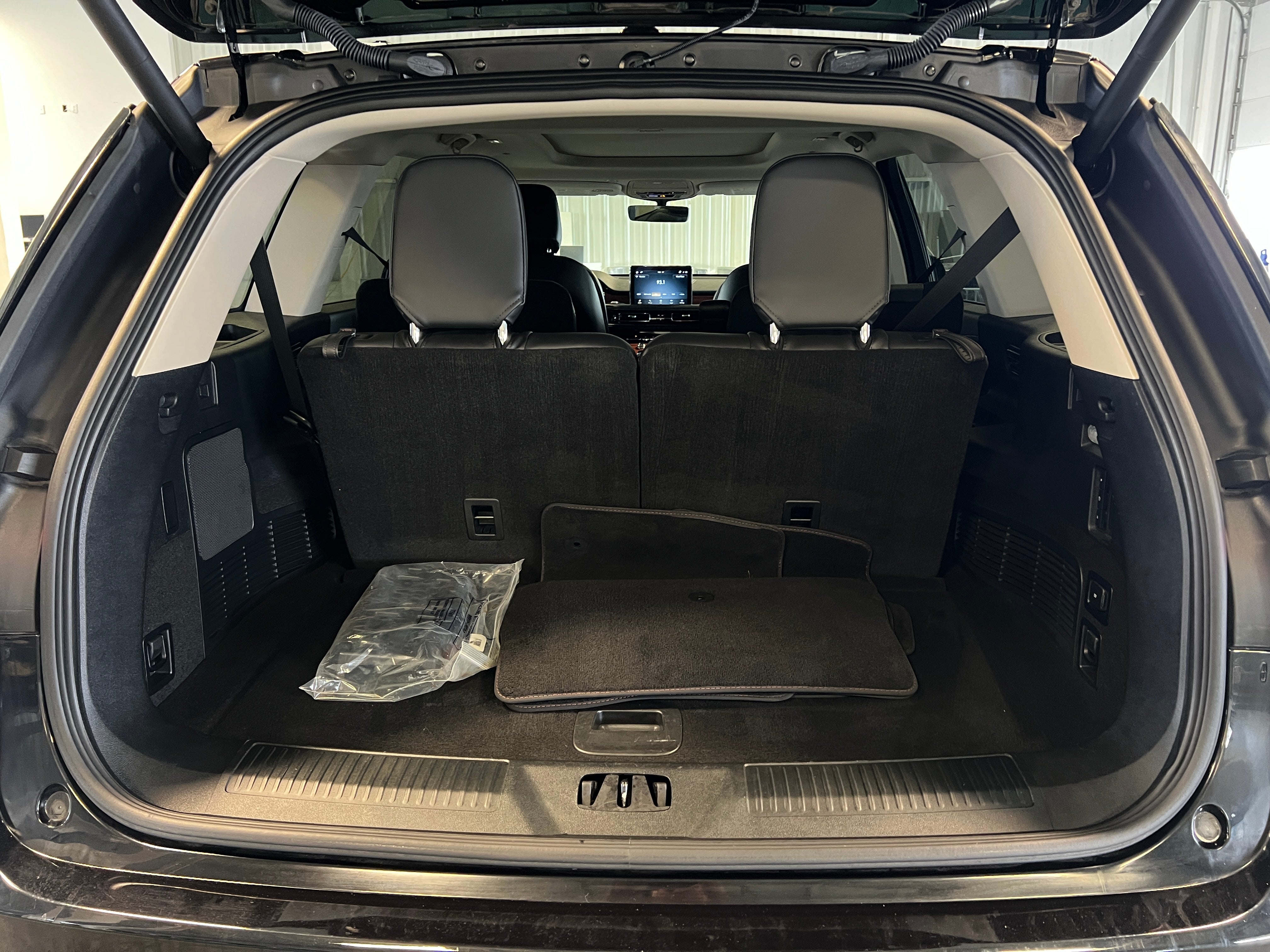 Thumbnail: 2023 Lincoln Aviator - 6