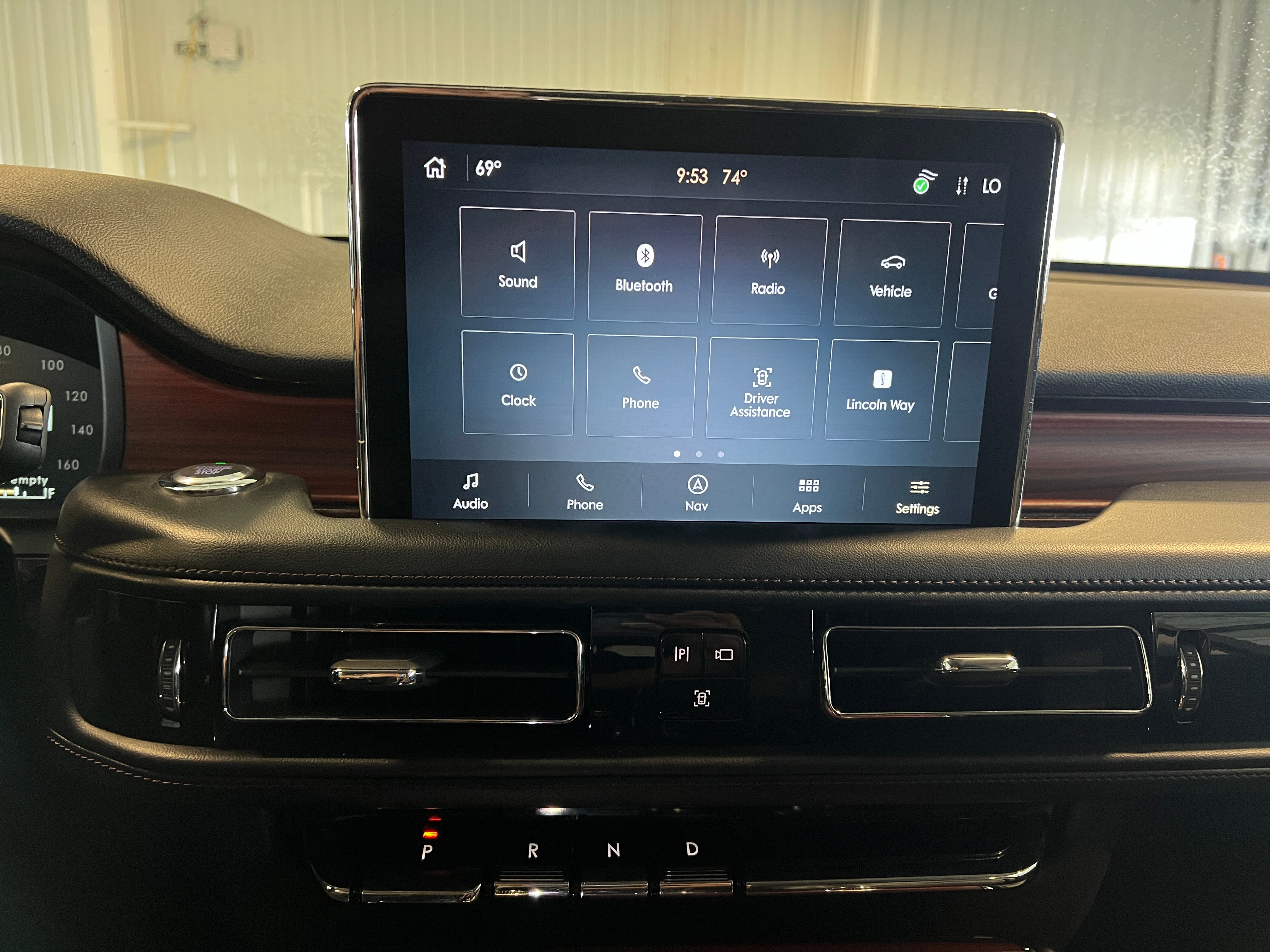 Thumbnail: 2023 Lincoln Aviator - 3