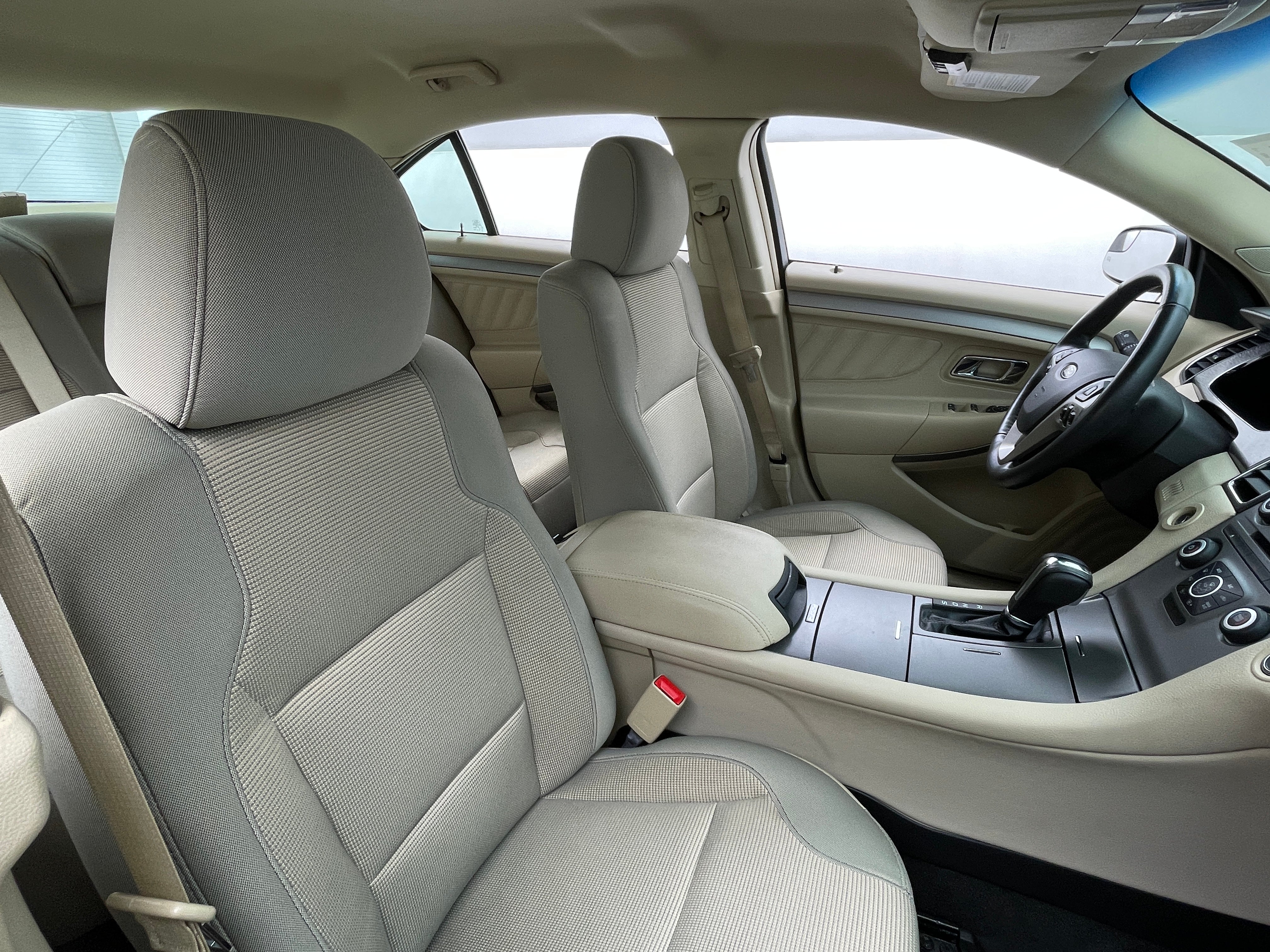 2016 Ford Taurus SEL 2