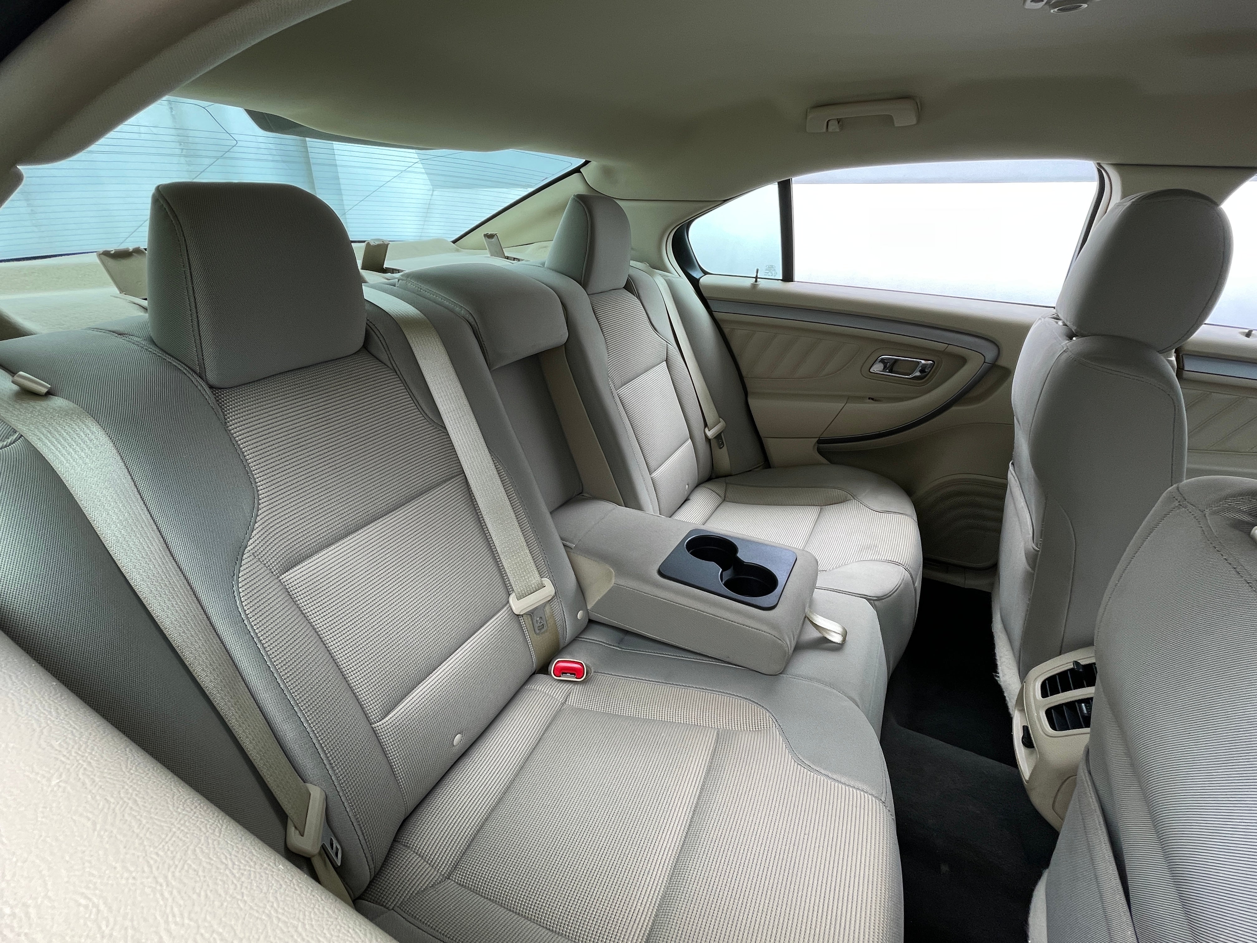 2016 Ford Taurus SEL 6