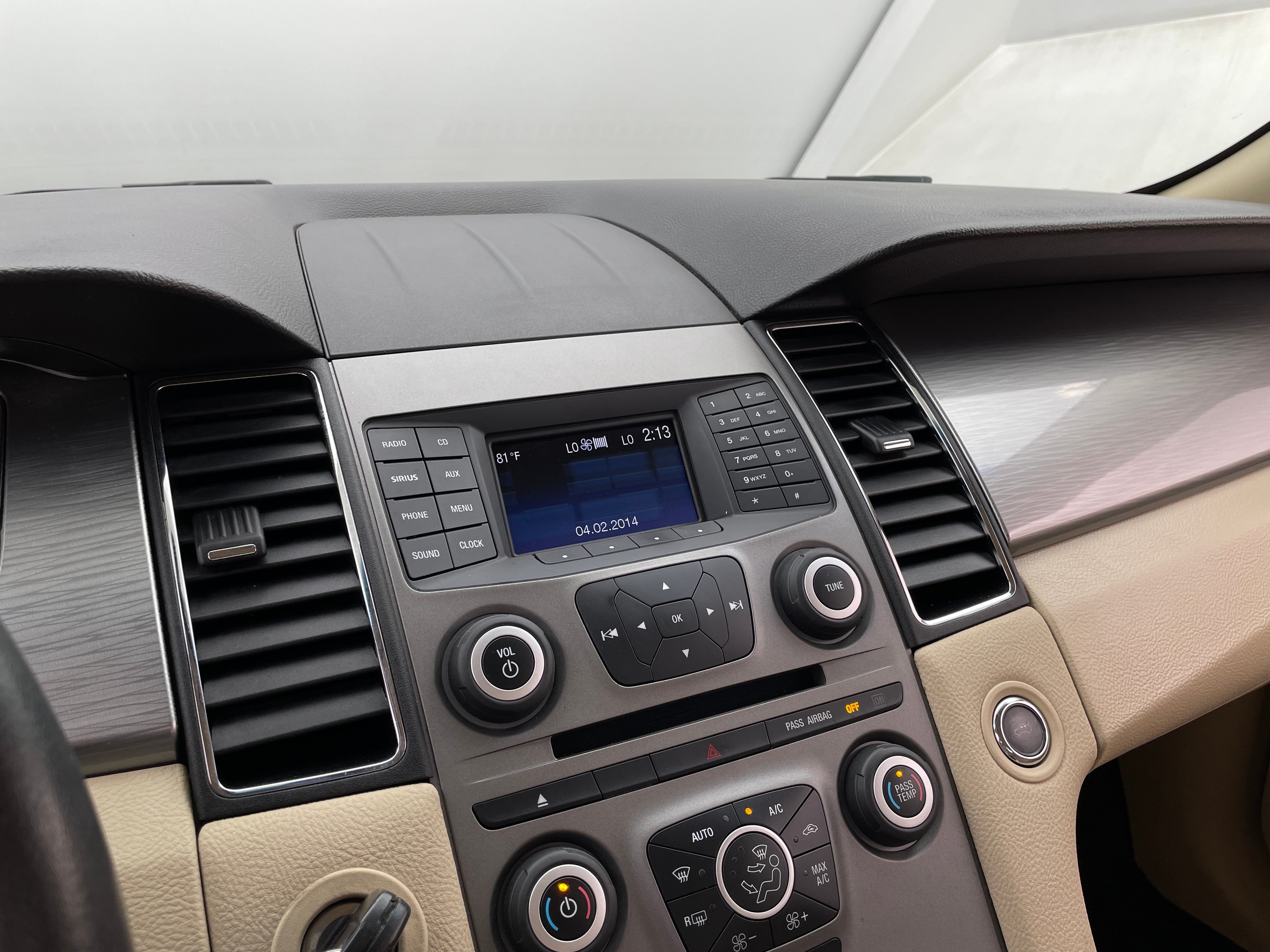 2016 Ford Taurus SEL 4