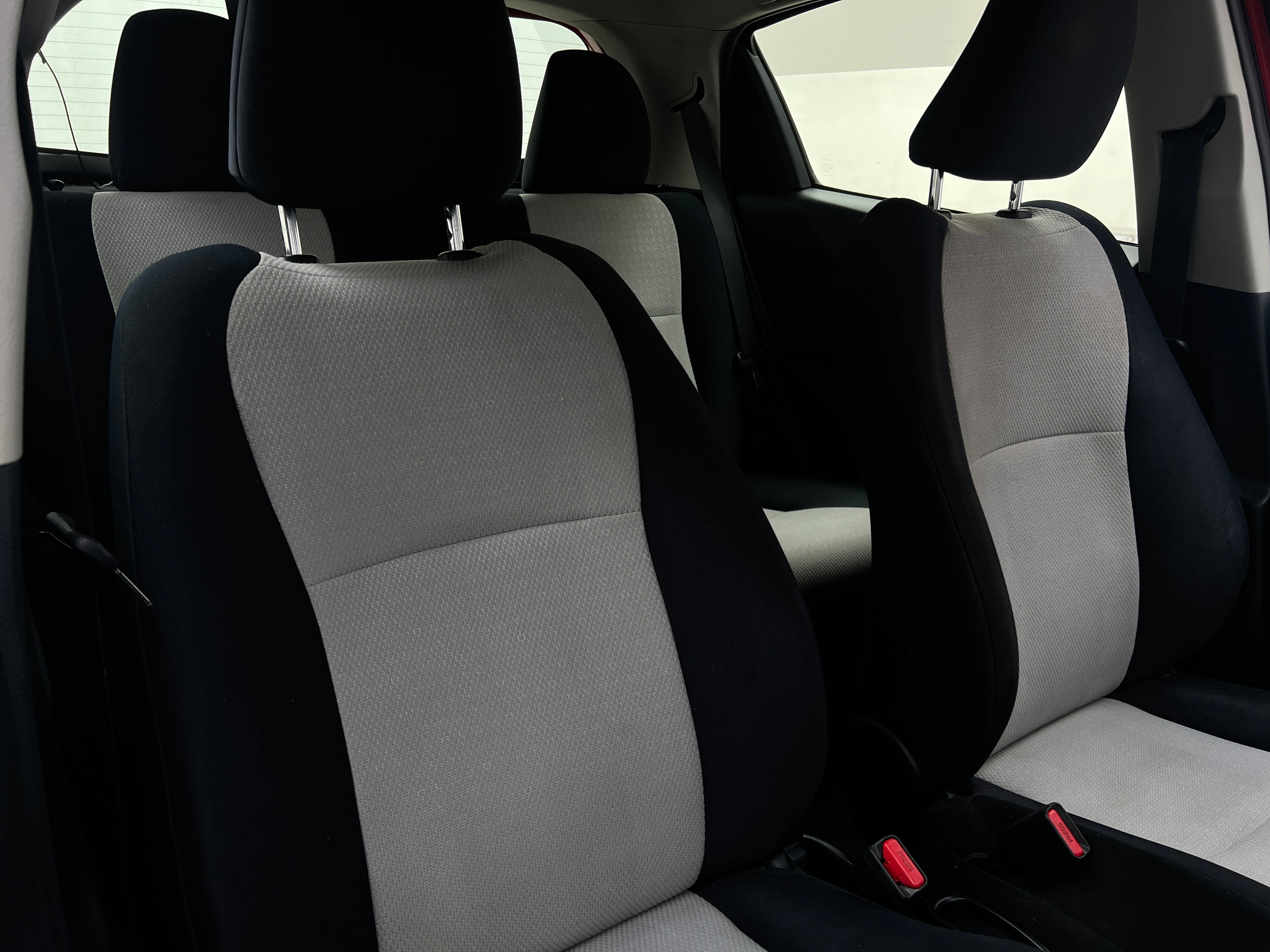 2013 Toyota Yaris LE 2