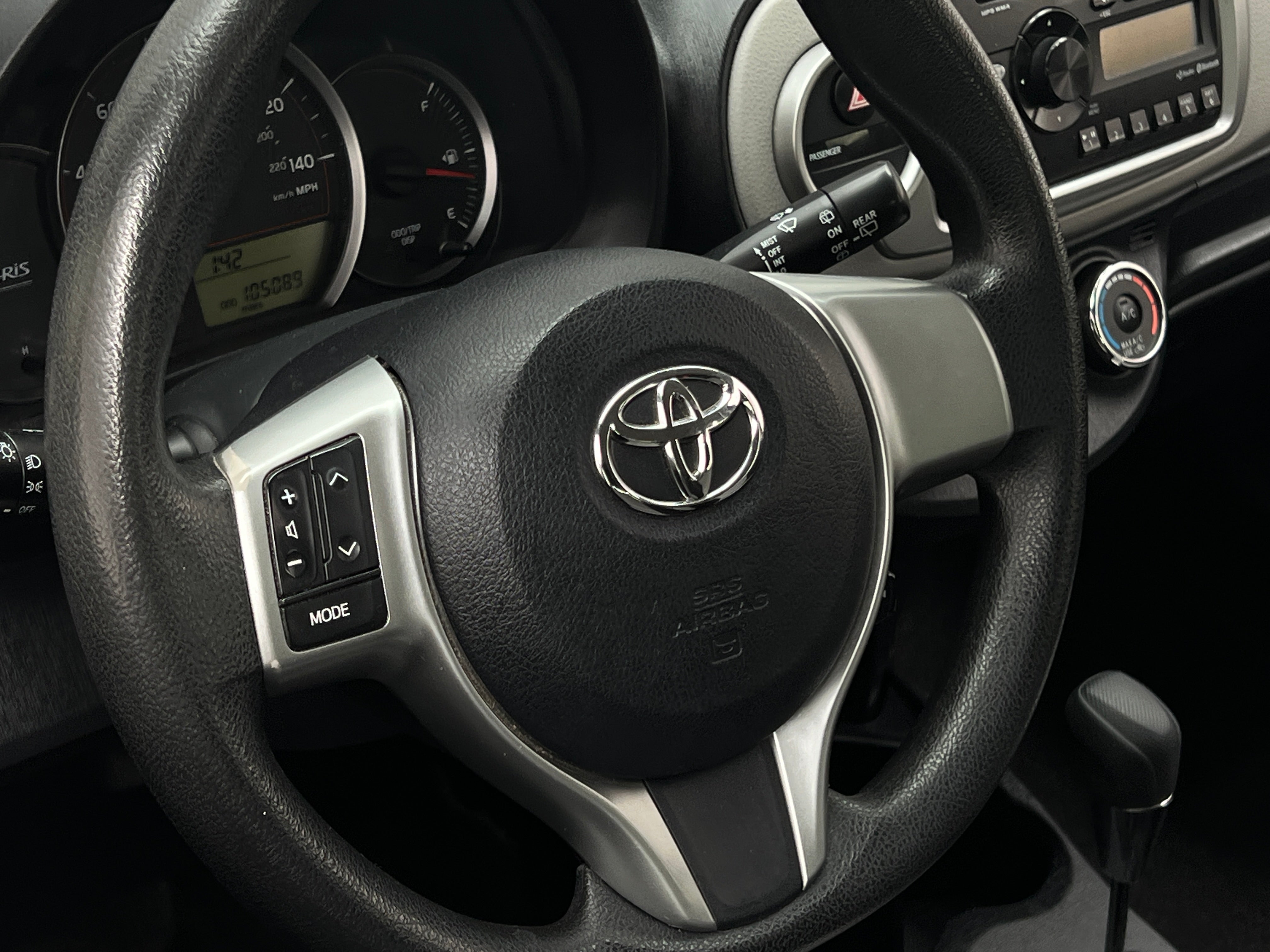 2013 Toyota Yaris LE 5