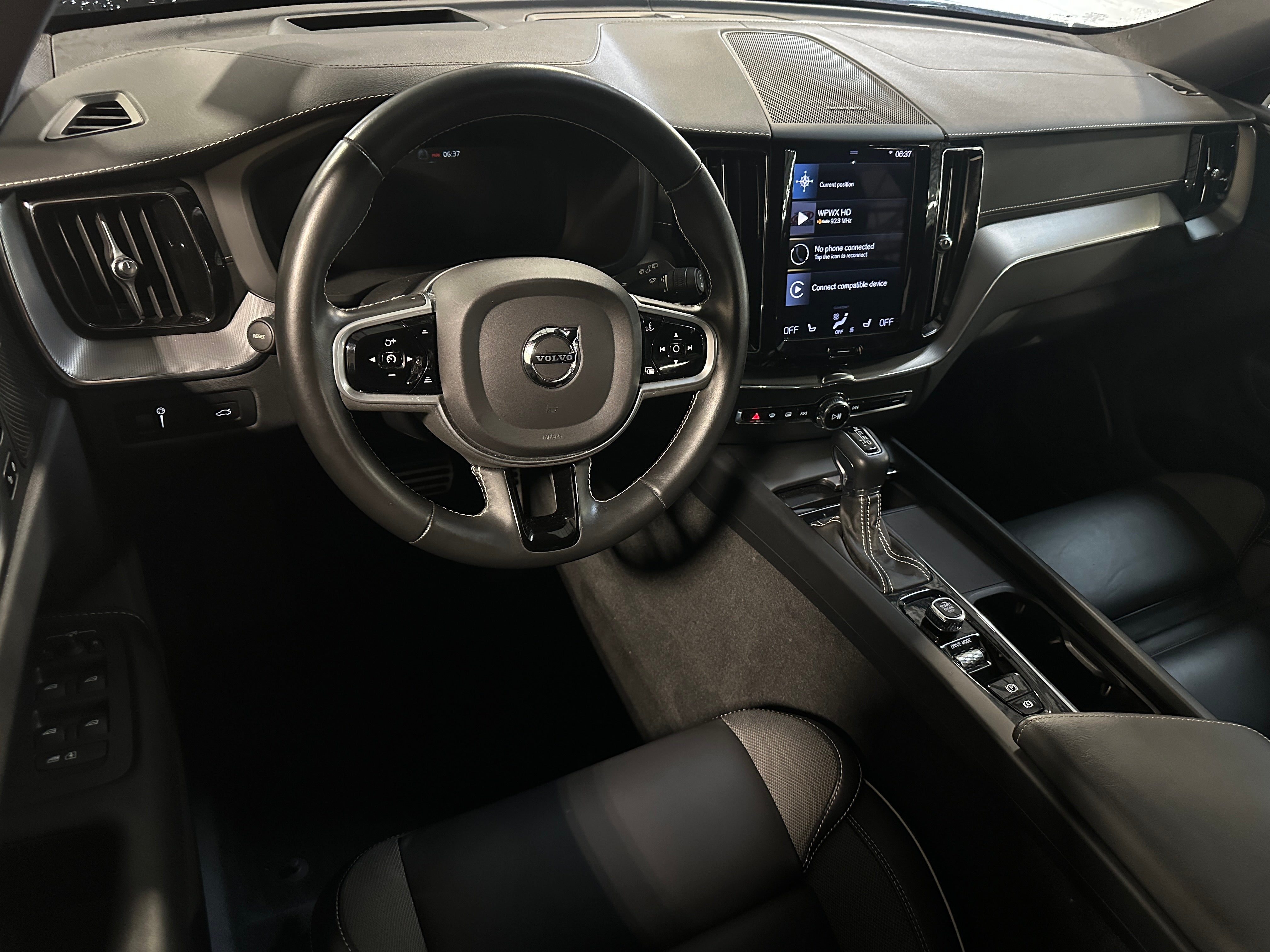 2021 Volvo XC60 T5 R-Design 2