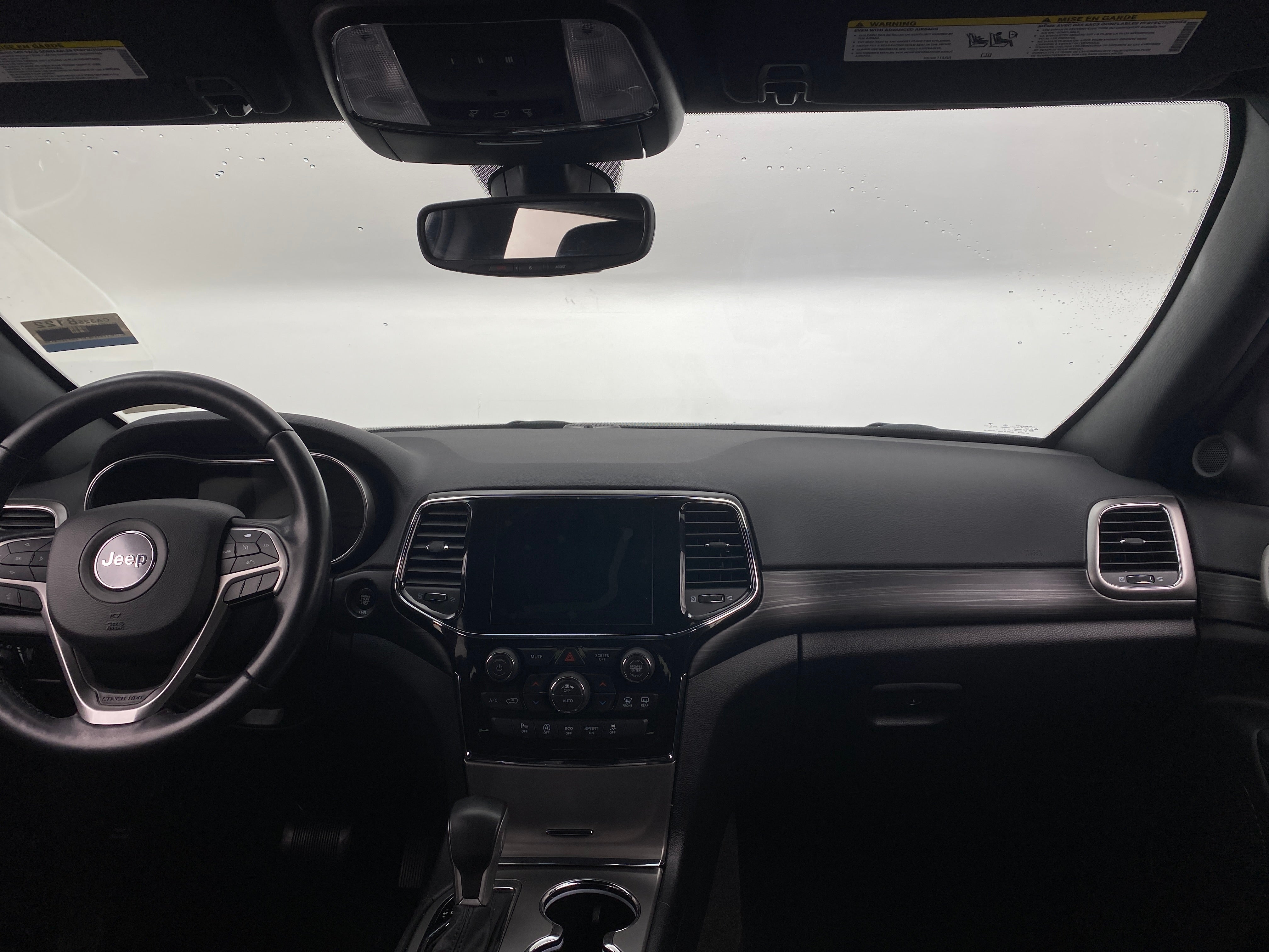 2022 Jeep Grand Cherokee Laredo 2