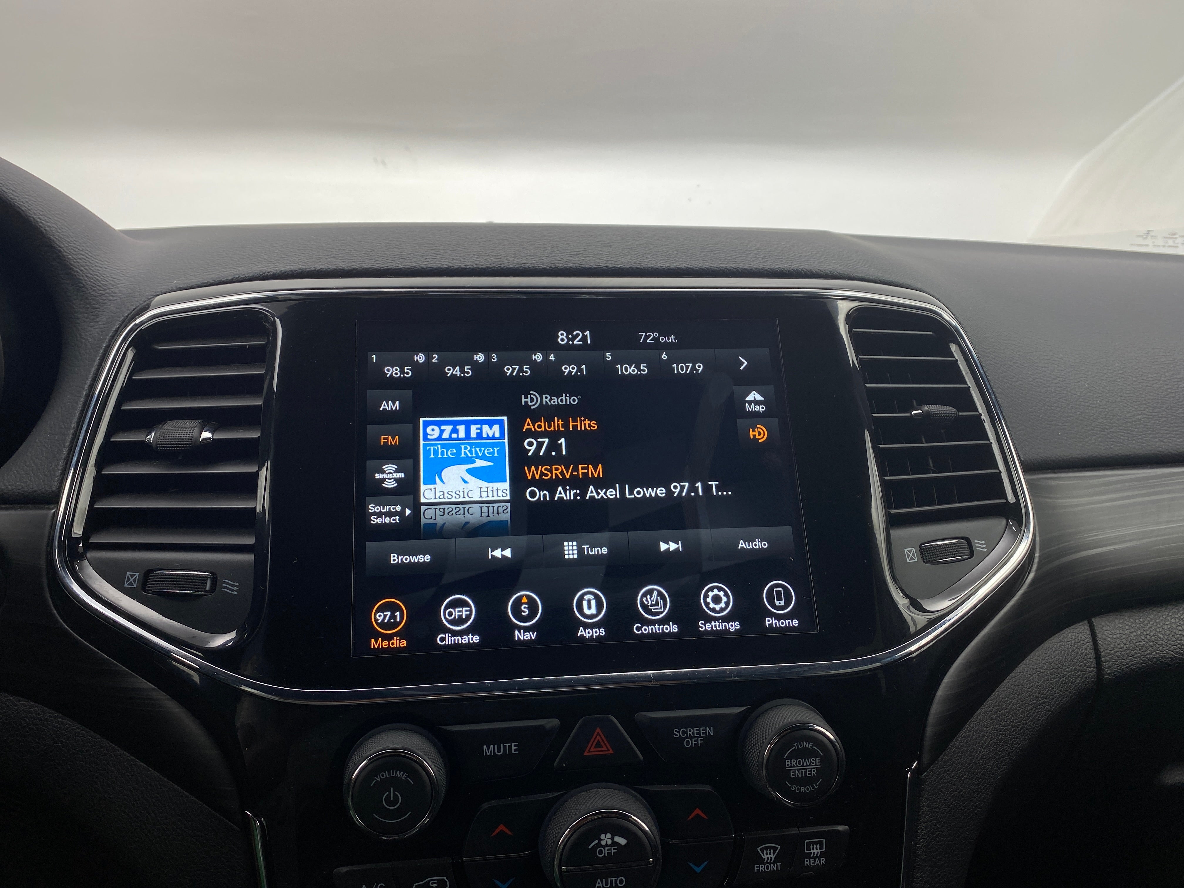 2022 Jeep Grand Cherokee Laredo 3