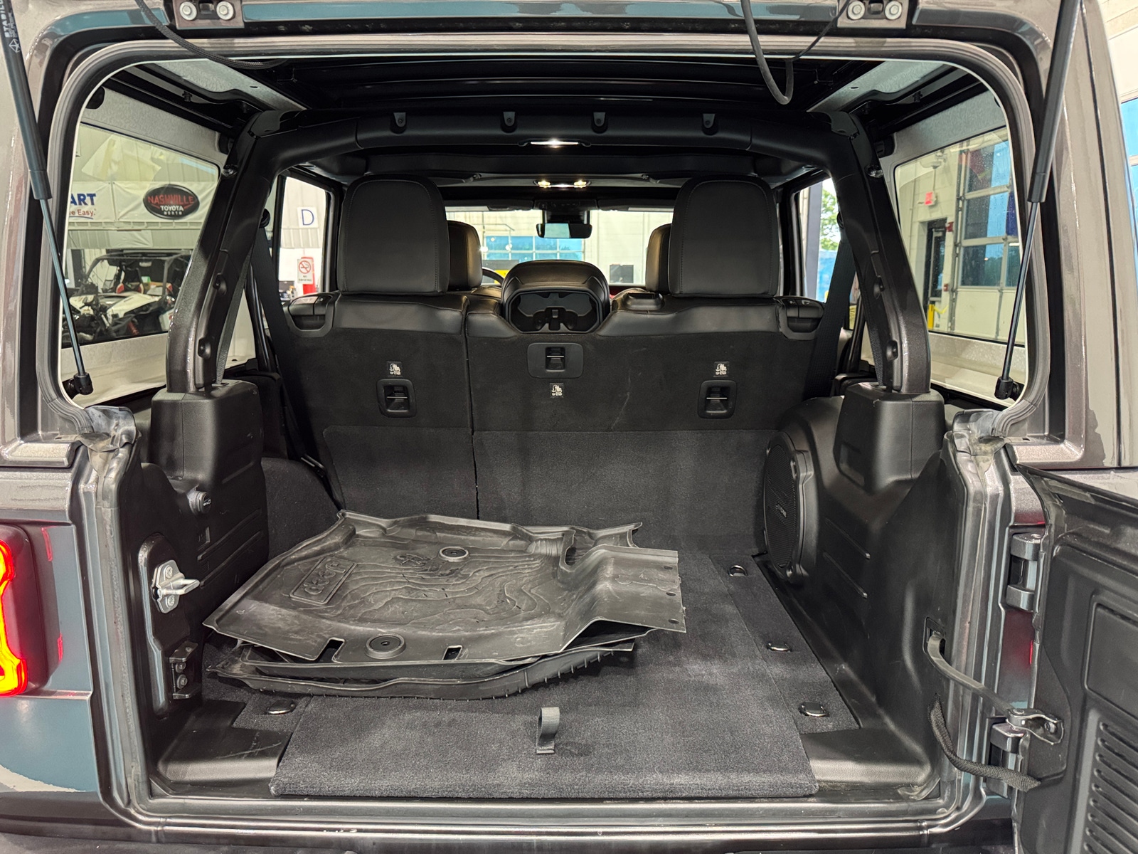 Thumbnail: 2019 Jeep Wrangler - 6