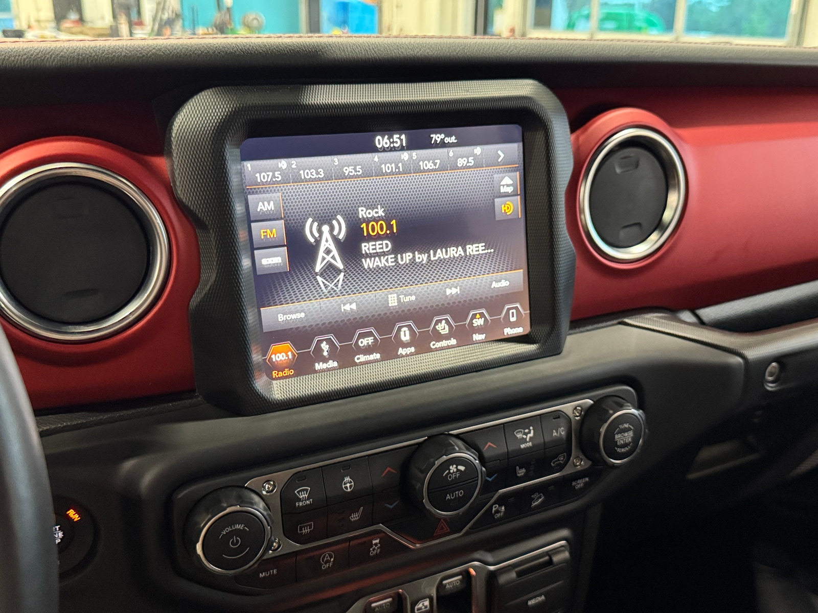 Thumbnail: 2019 Jeep Wrangler - 3