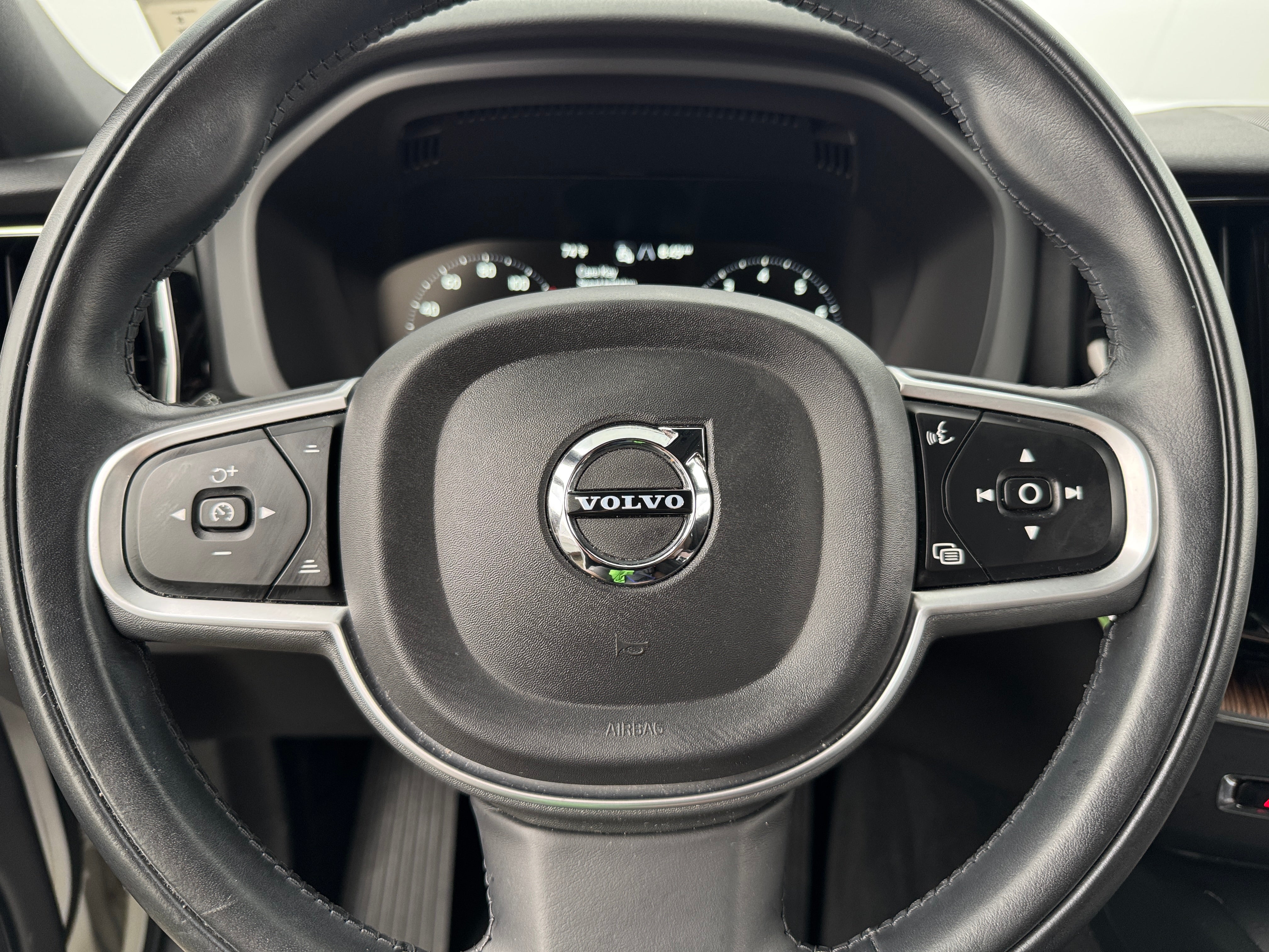 2021 Volvo XC60 T5 Momentum 4