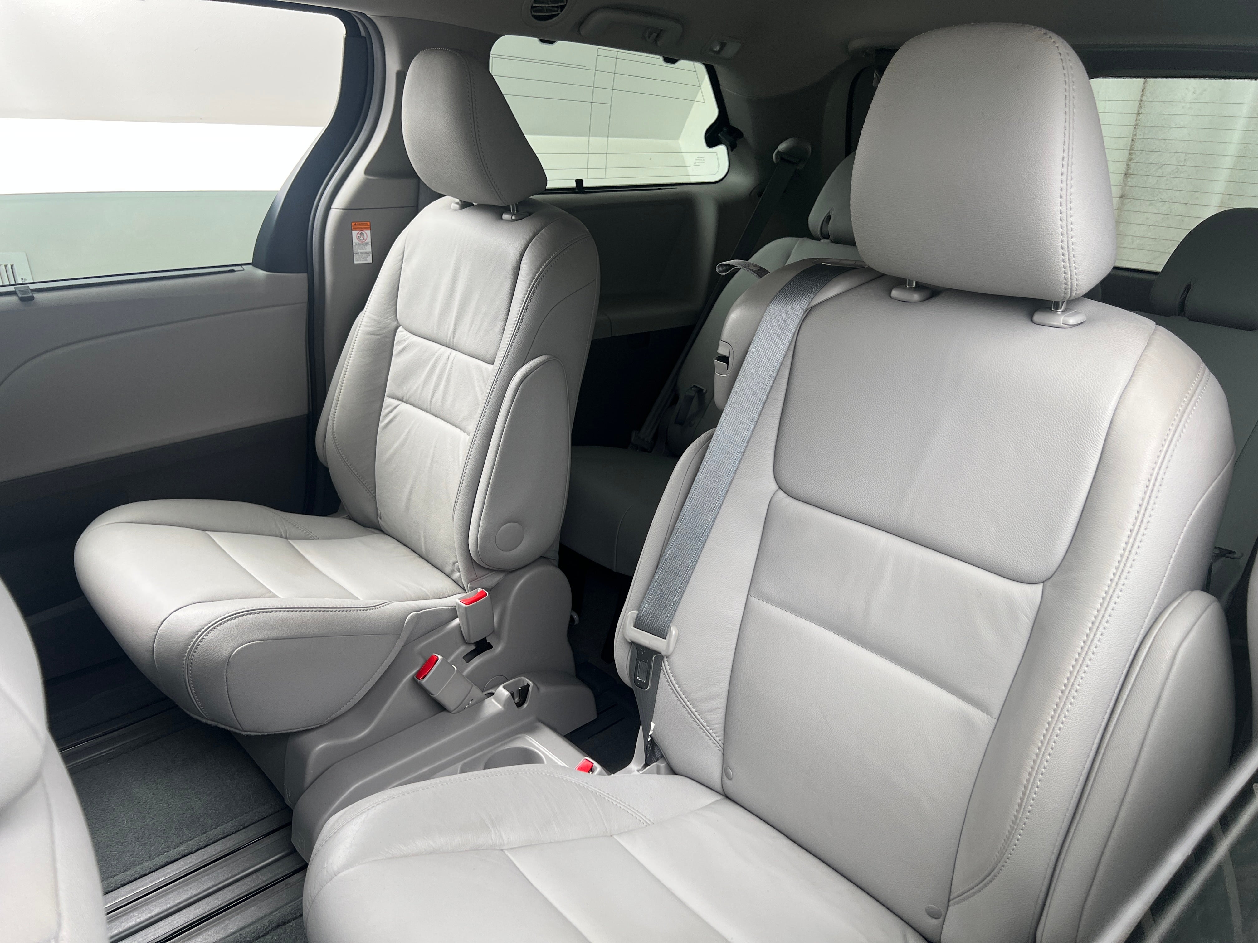Thumbnail: 2017 Toyota Sienna - 5