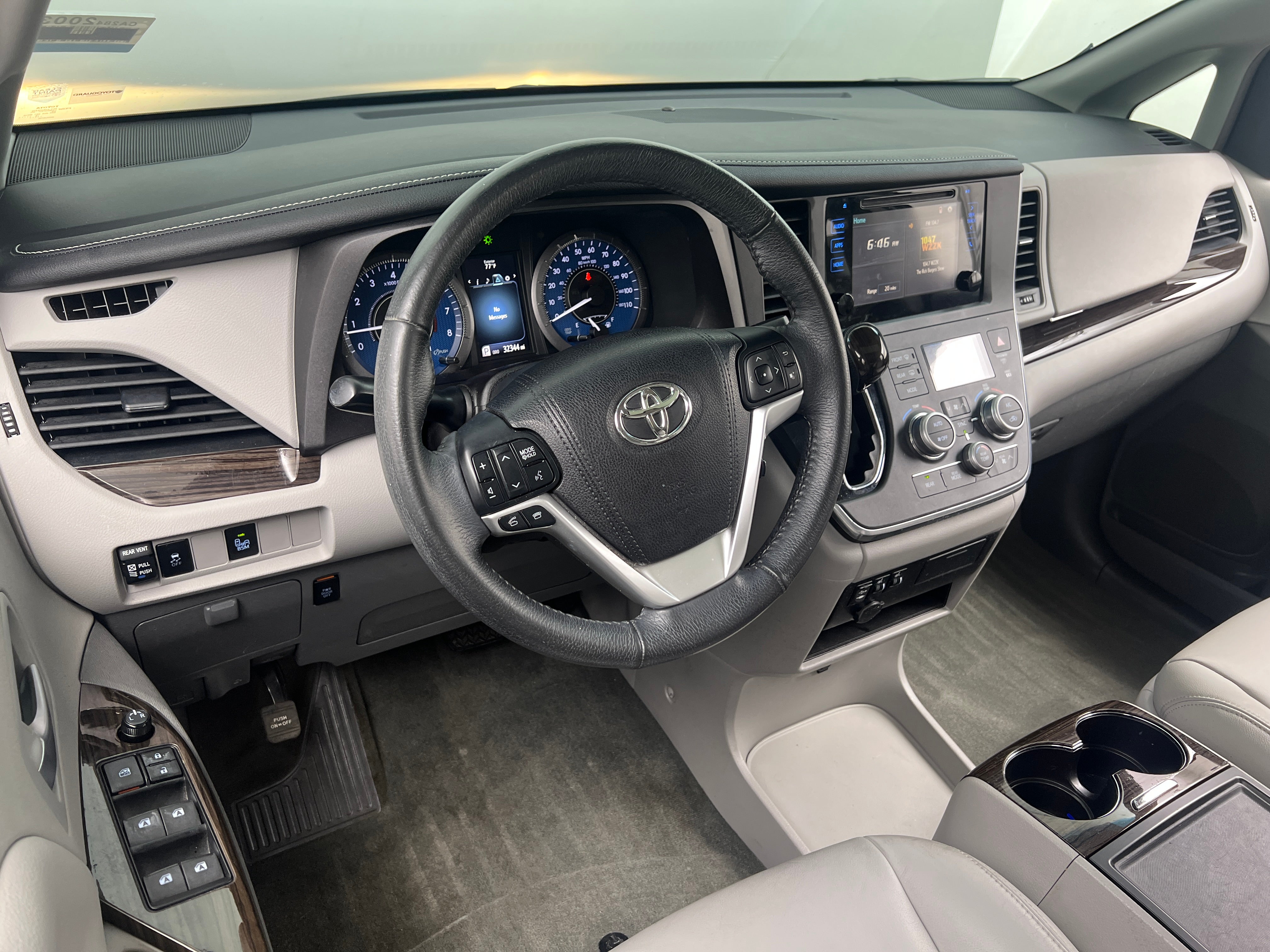 Thumbnail: 2017 Toyota Sienna - 2