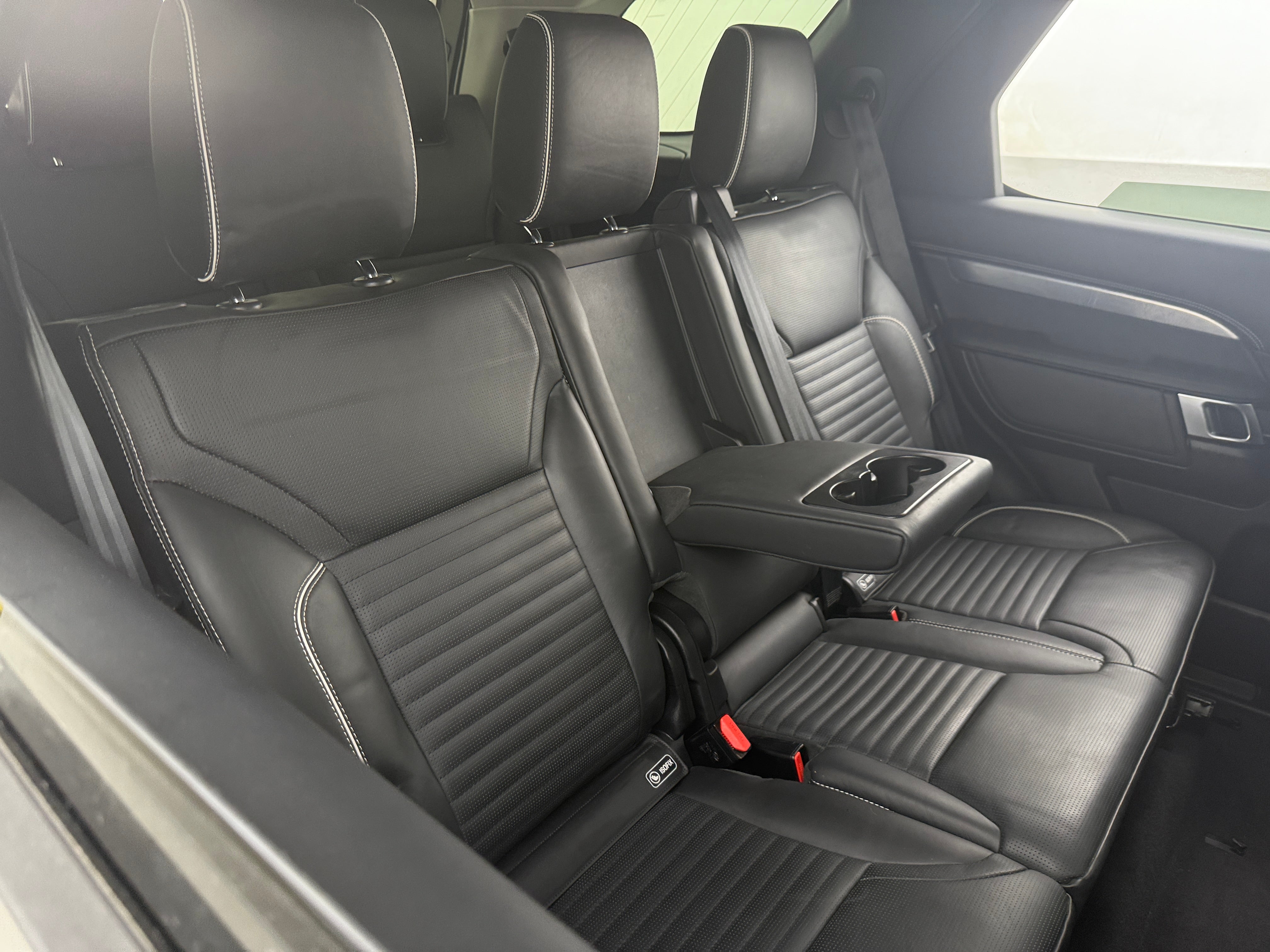 Thumbnail: 2017 Land Rover Discovery - 5