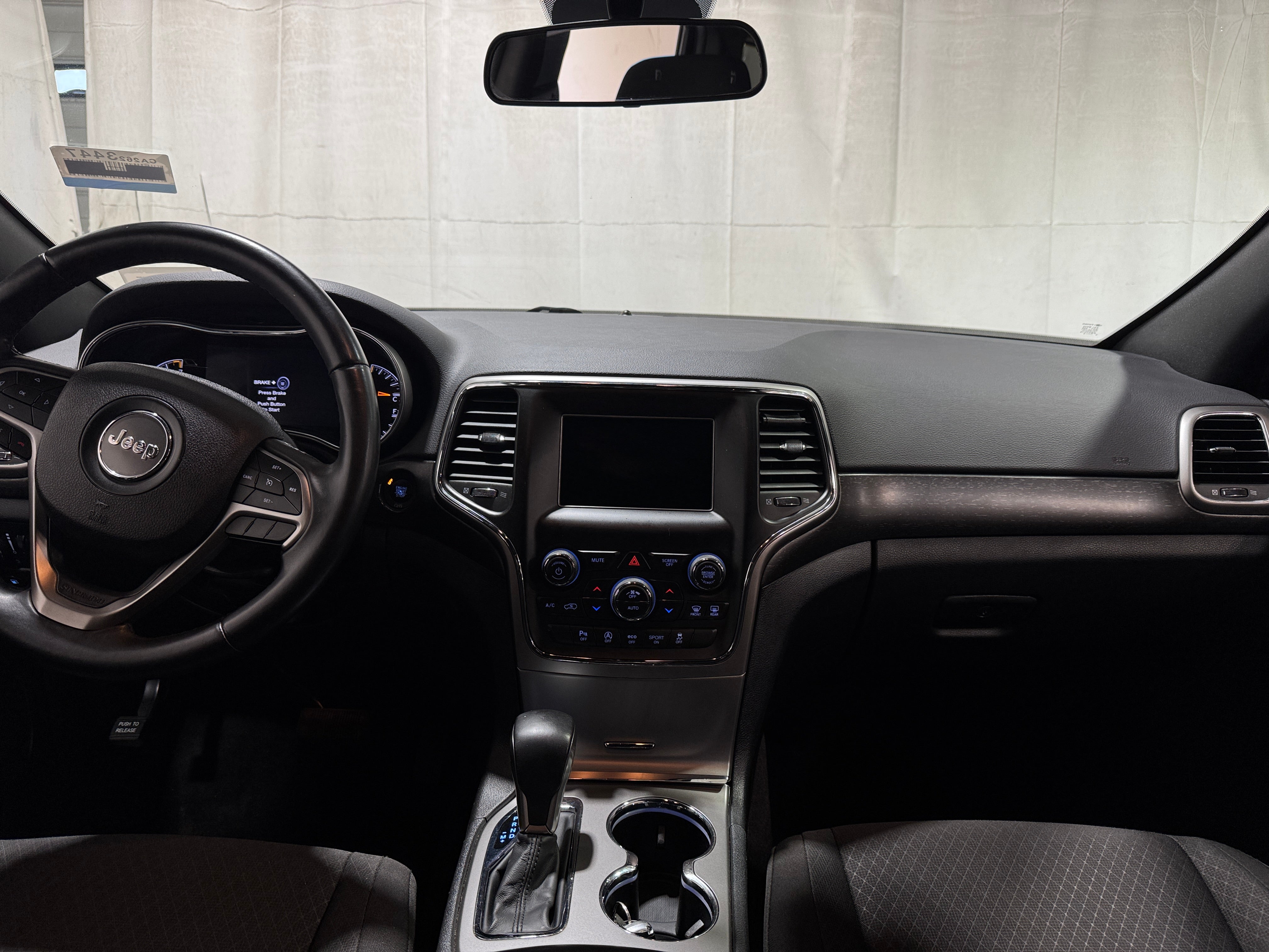 2018 Jeep Grand Cherokee Laredo 3