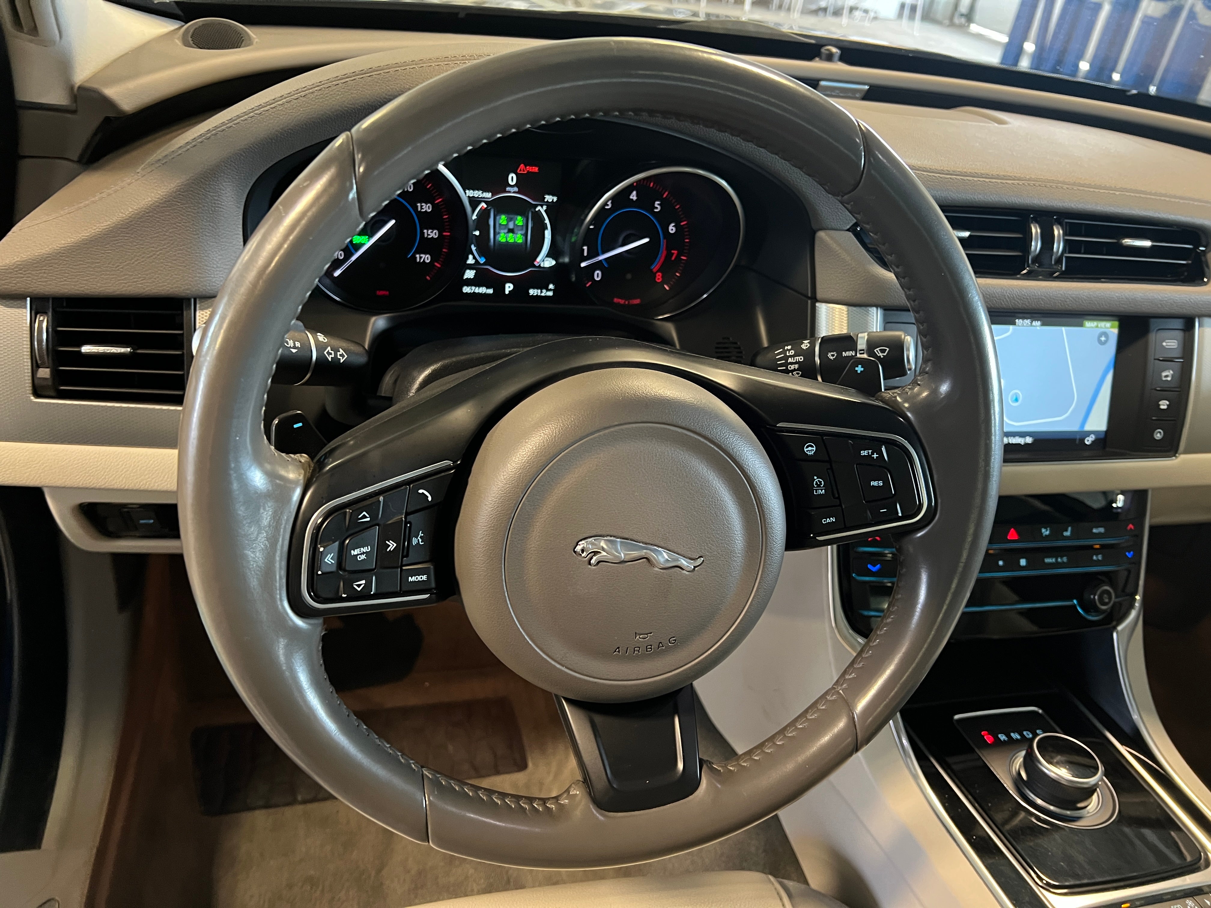 2017 Jaguar XF Premium 4