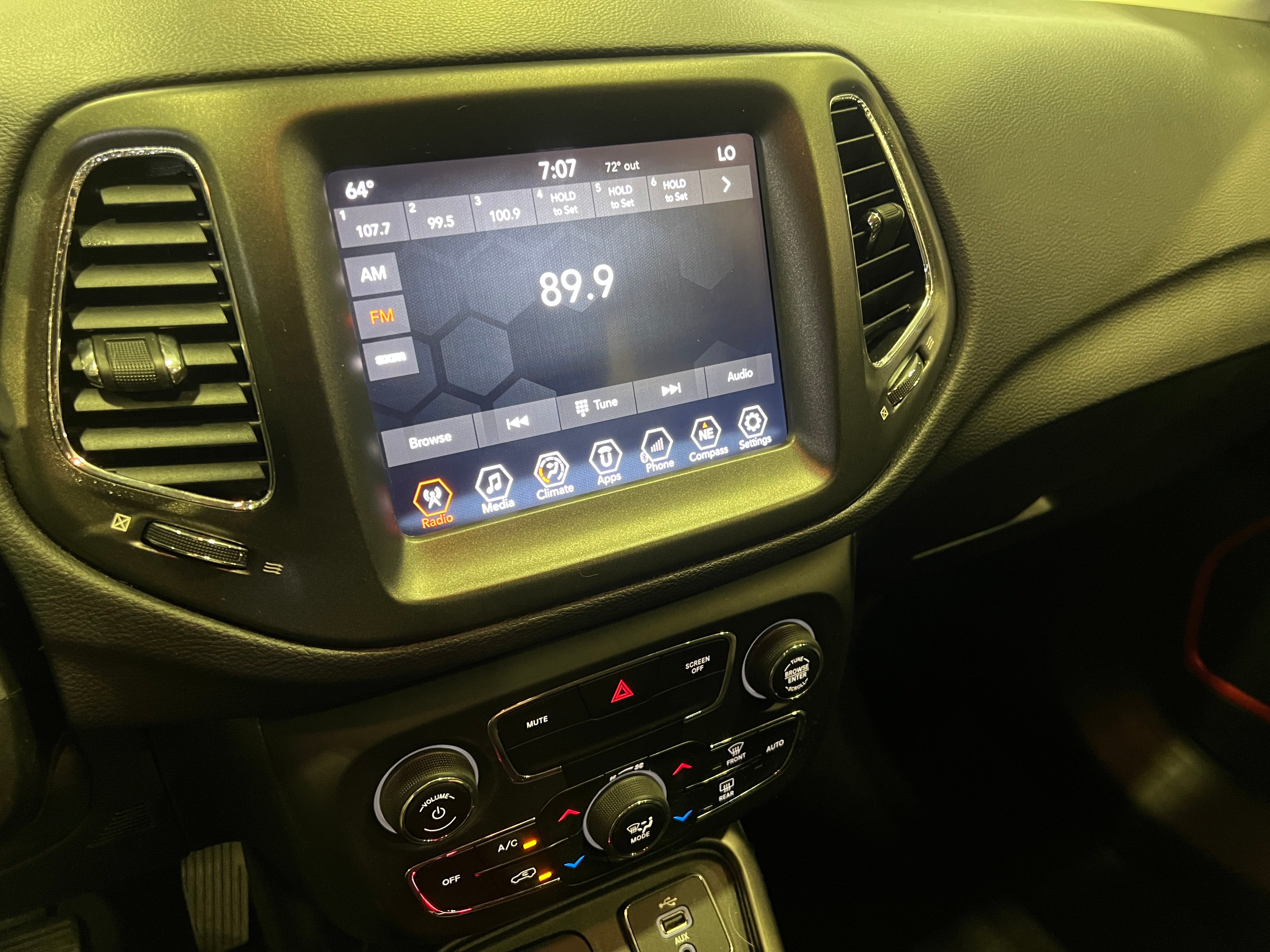 Thumbnail: 2018 Jeep Compass - 3
