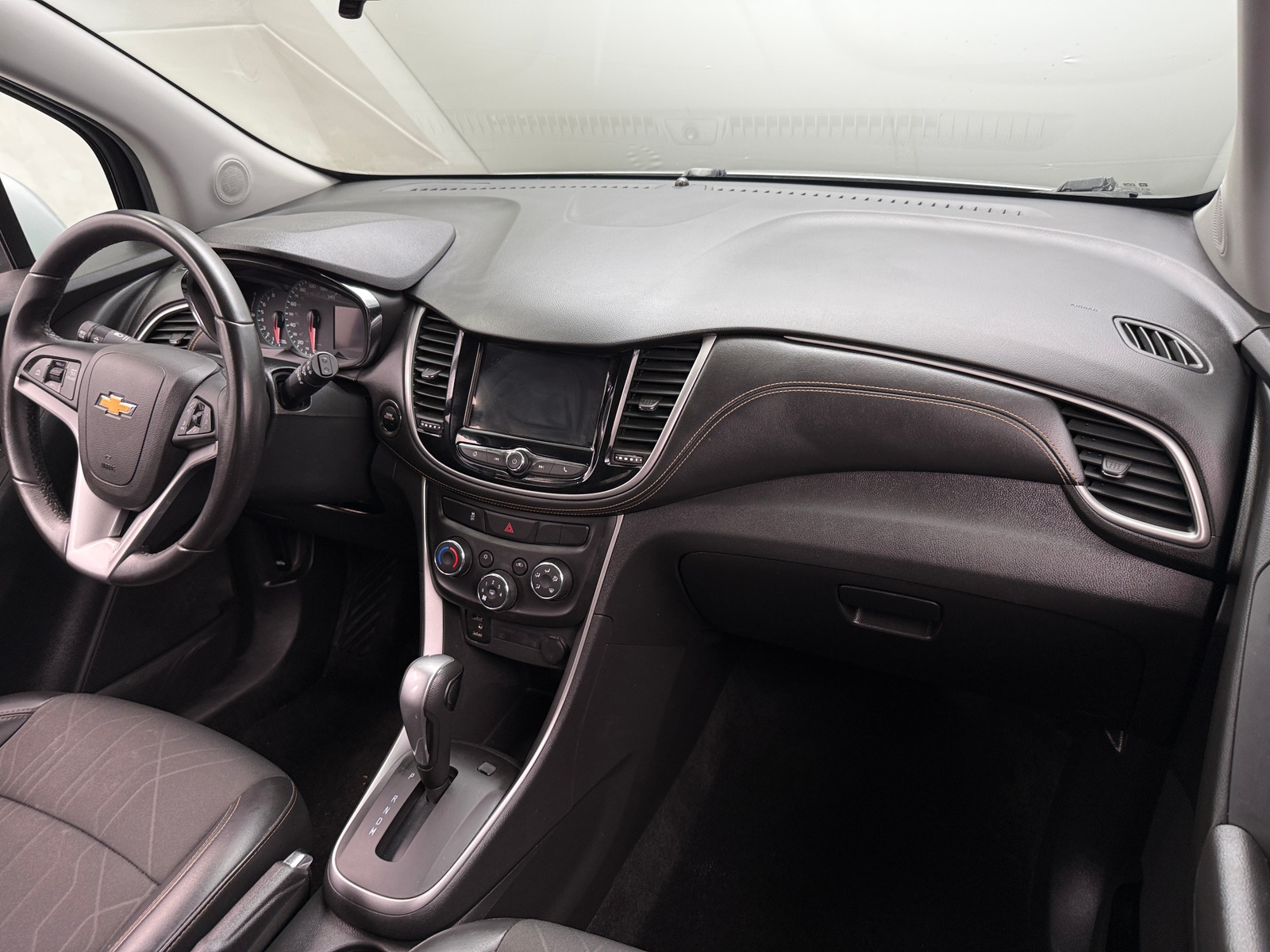 Thumbnail: 2018 Chevrolet Trax - 3