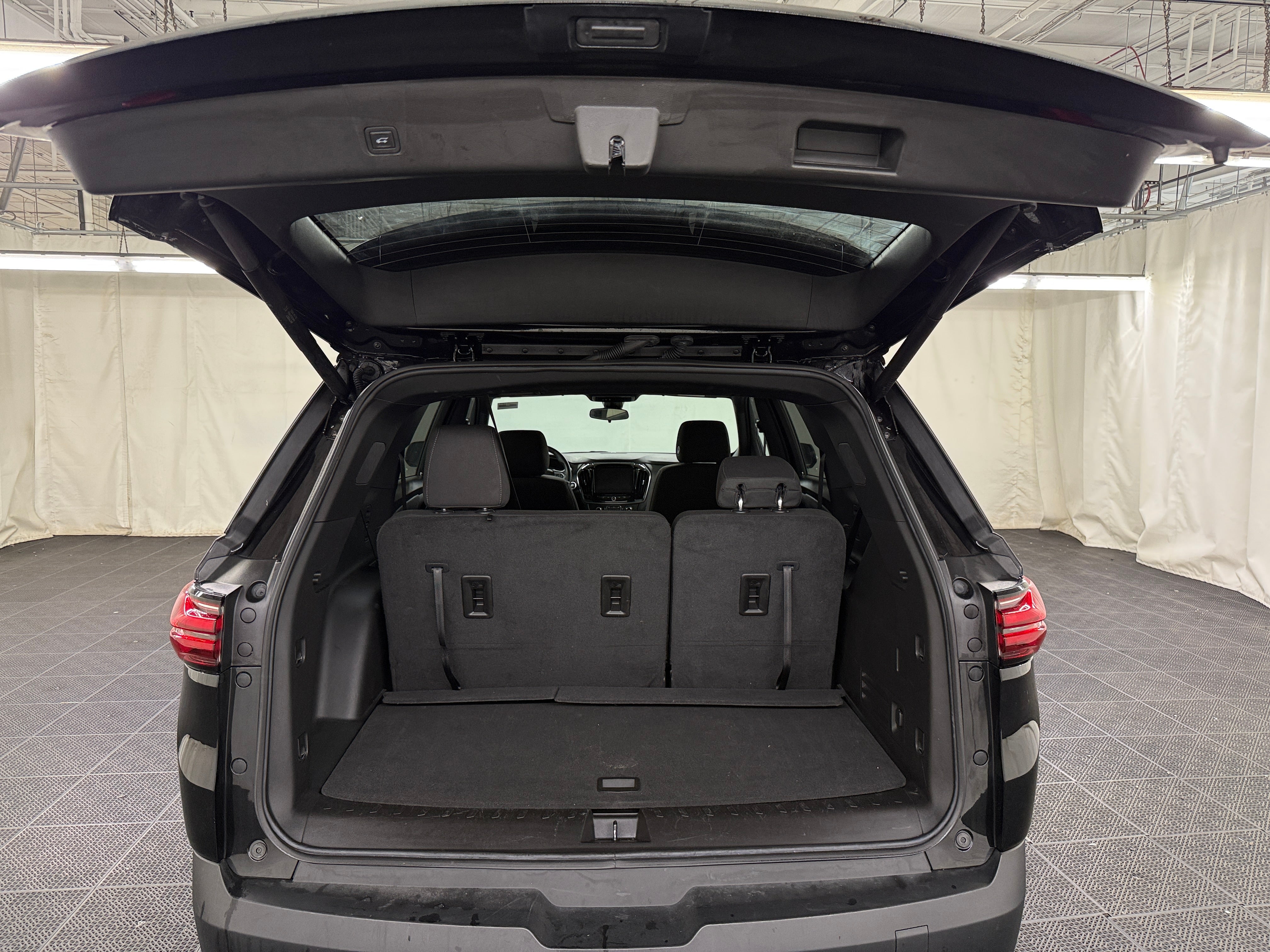 Thumbnail: 2023 Chevrolet Traverse - 7