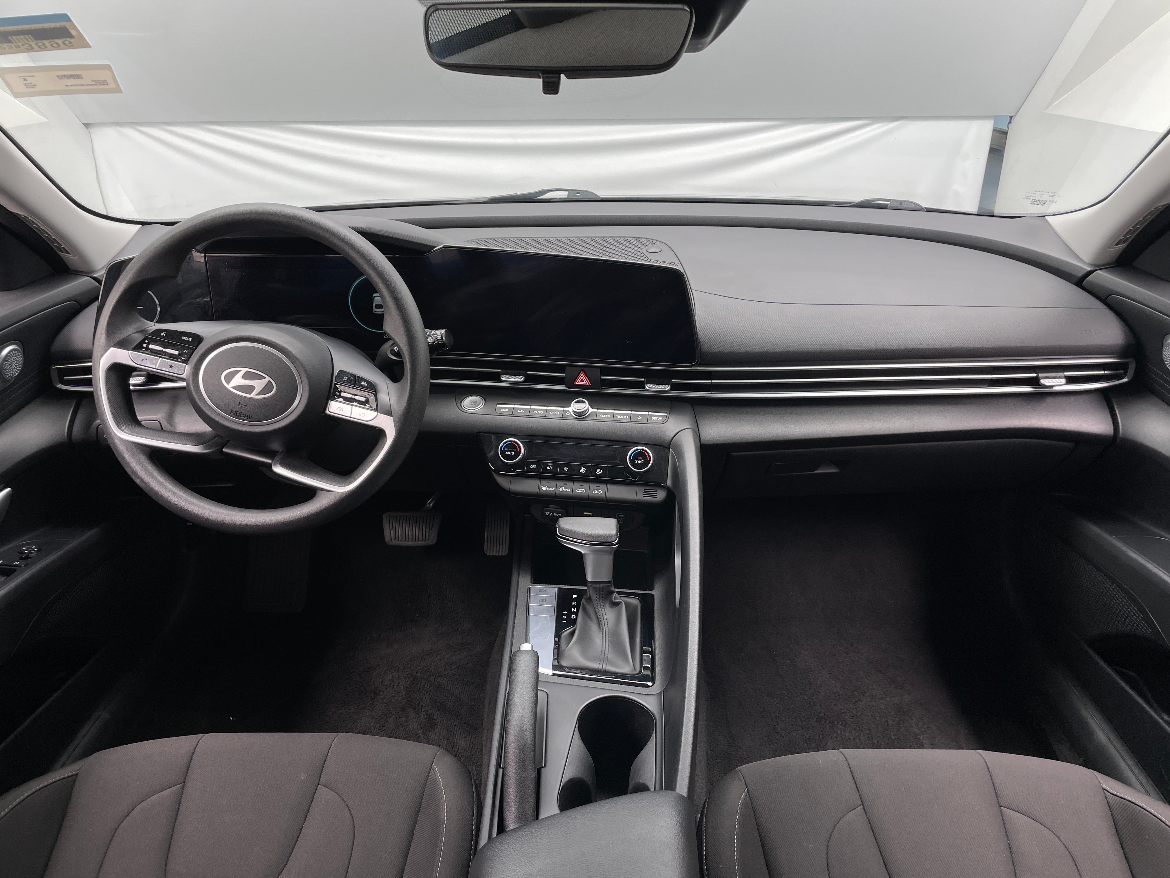 2024 Hyundai Elantra SEL 3