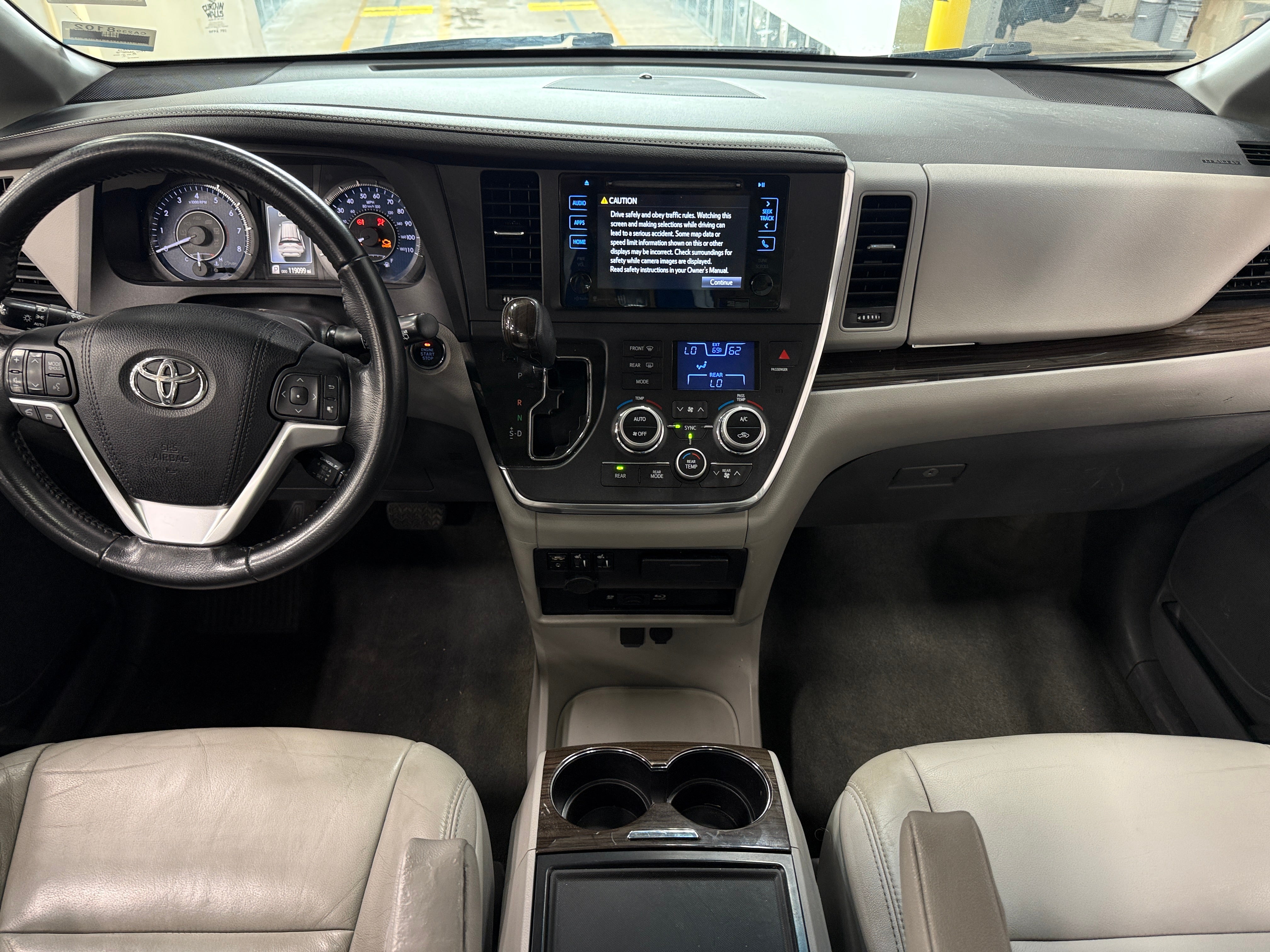 2016 Toyota Sienna XLE Premium 2