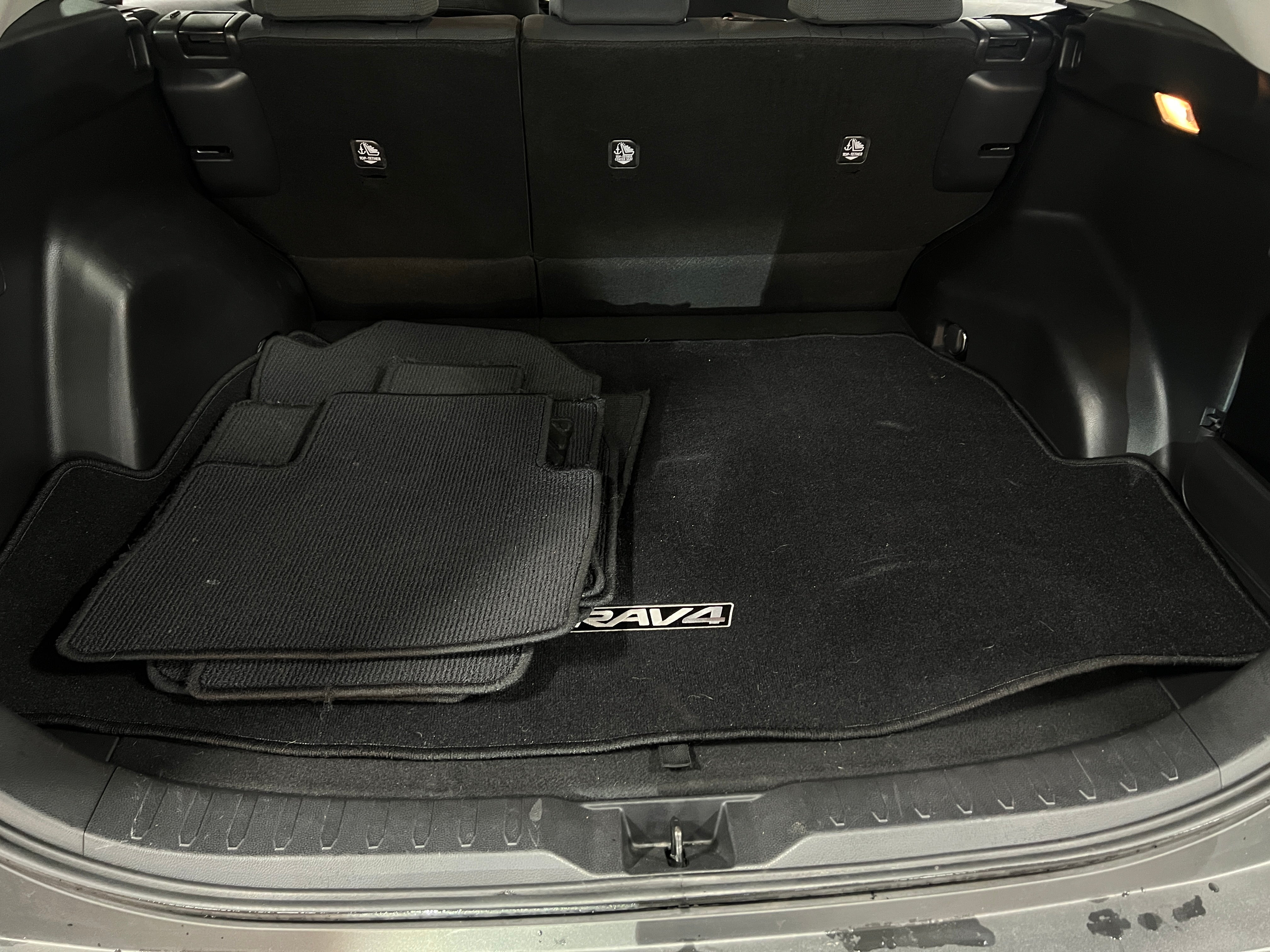 2019 Toyota RAV4 XLE 7