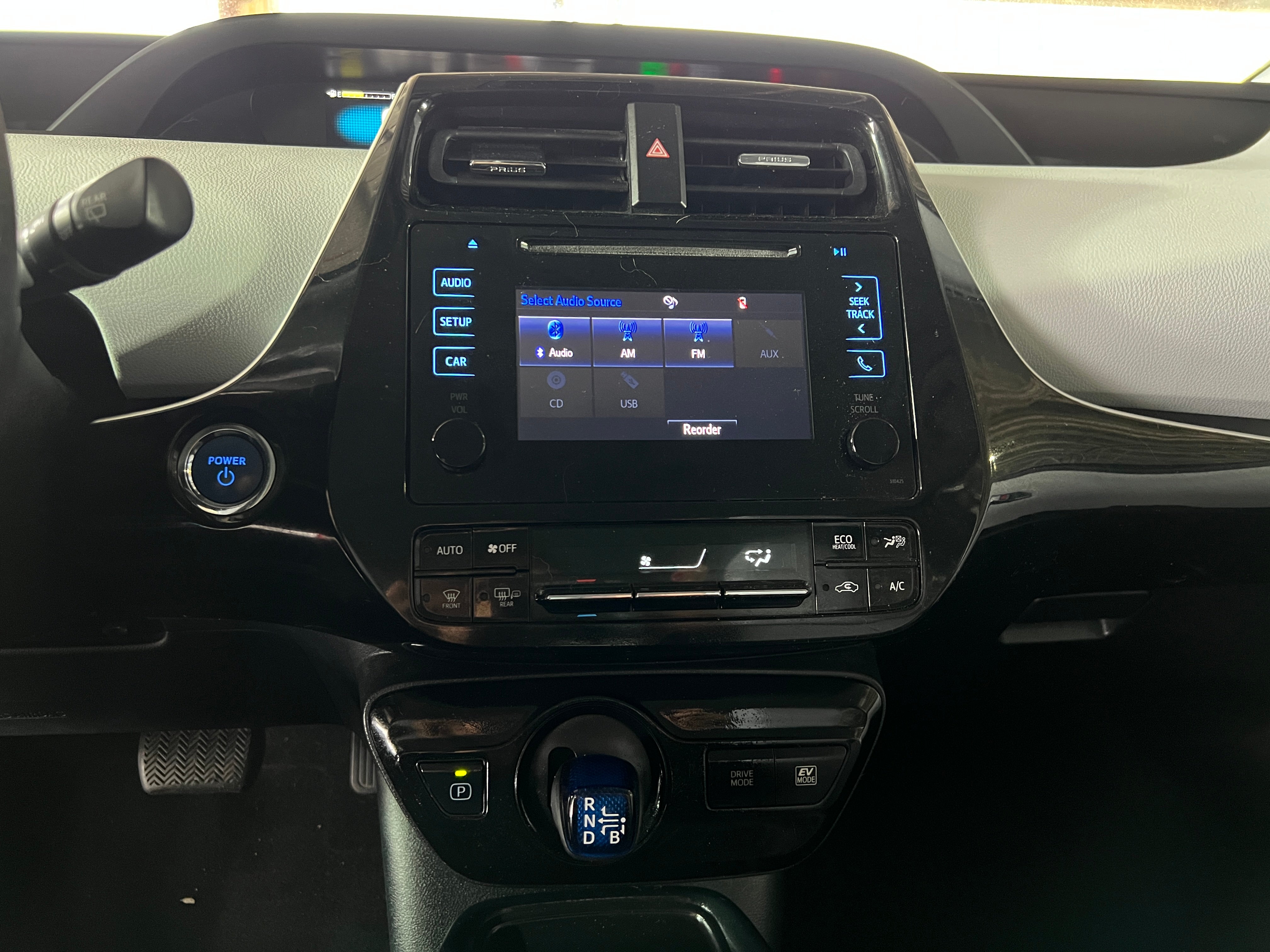 2019 Toyota Prius LE 4