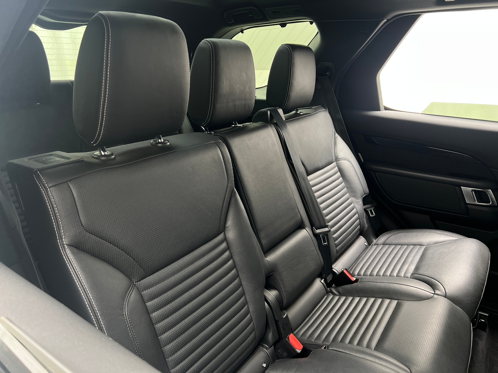 Thumbnail: 2021 Land Rover Discovery - 5