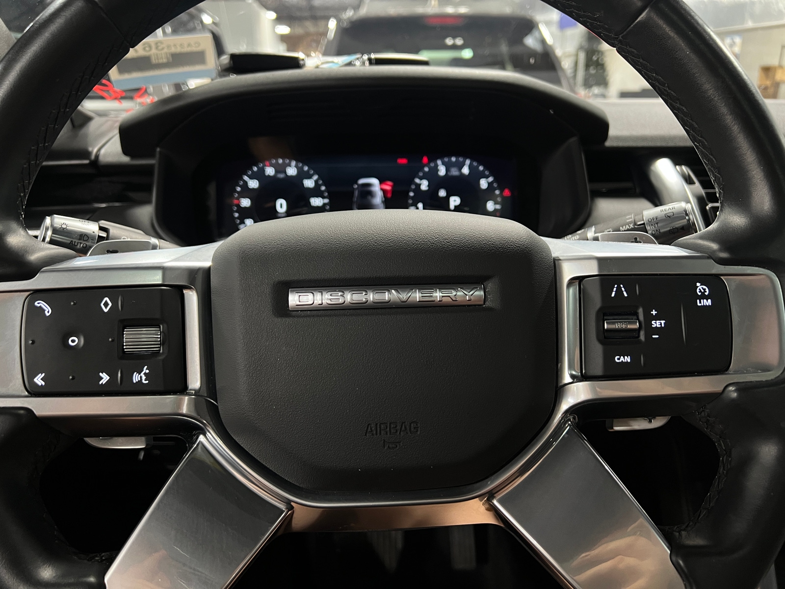 Thumbnail: 2021 Land Rover Discovery - 4