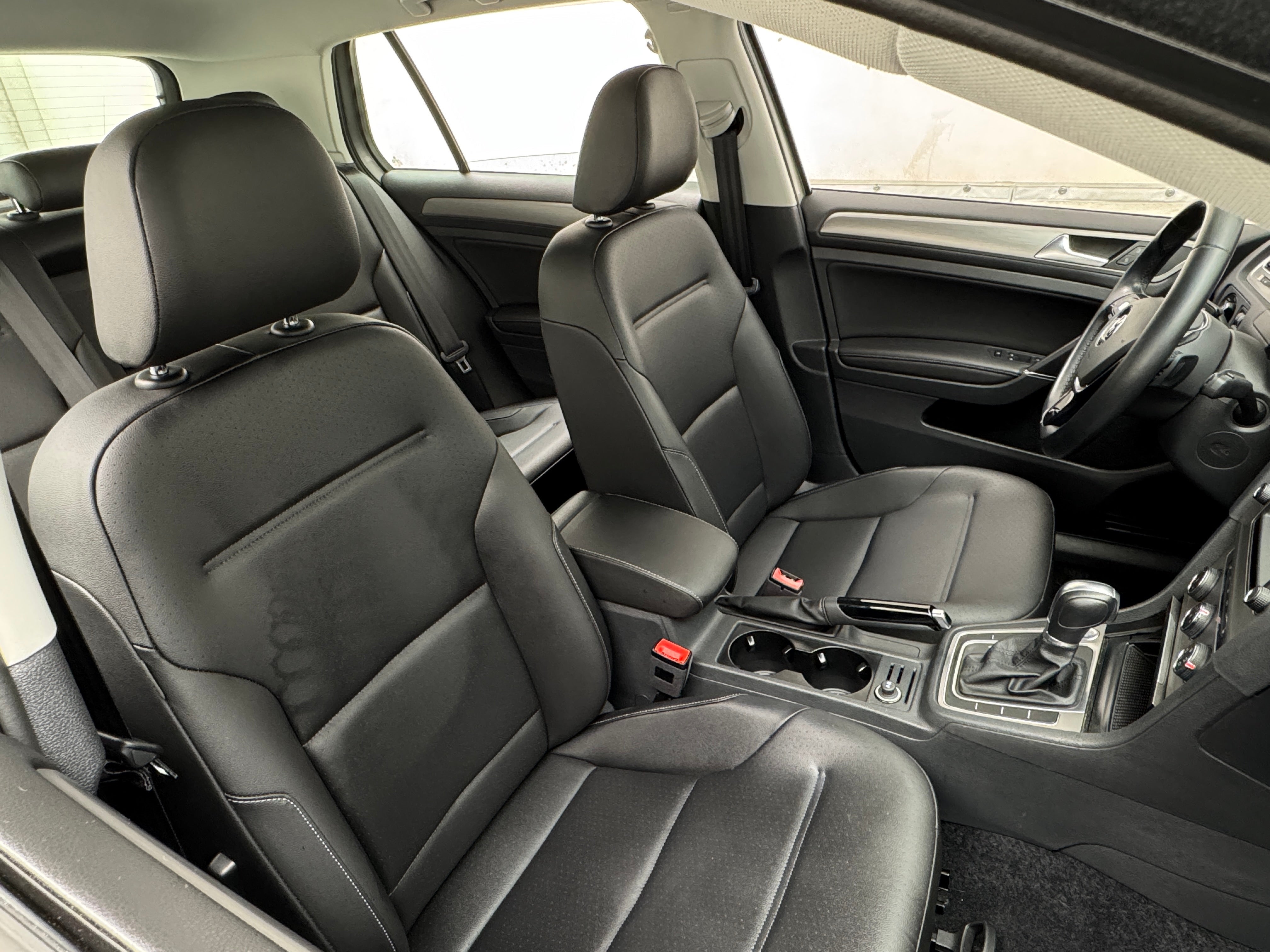2017 Volkswagen Golf SE 2