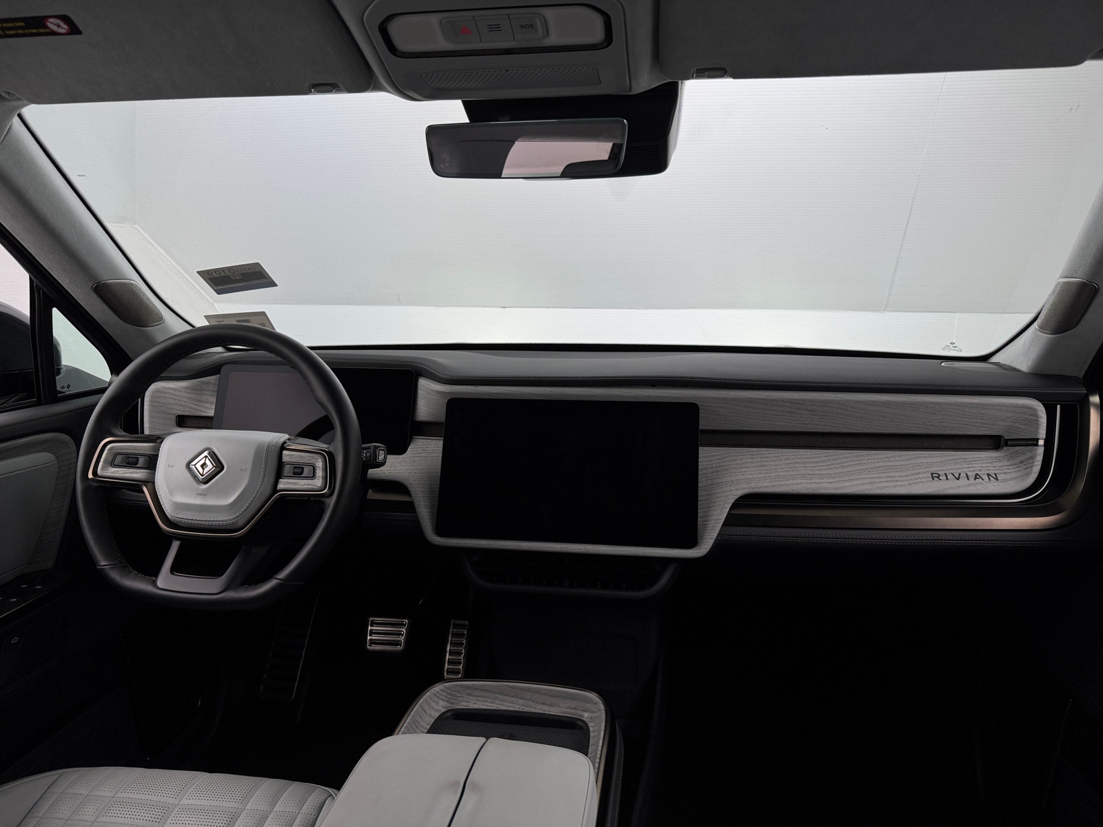 Thumbnail: 2025 Rivian R1S - 2
