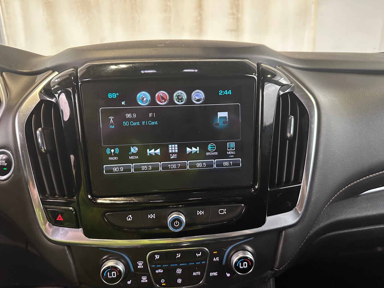 Thumbnail: 2018 Chevrolet Traverse - 3