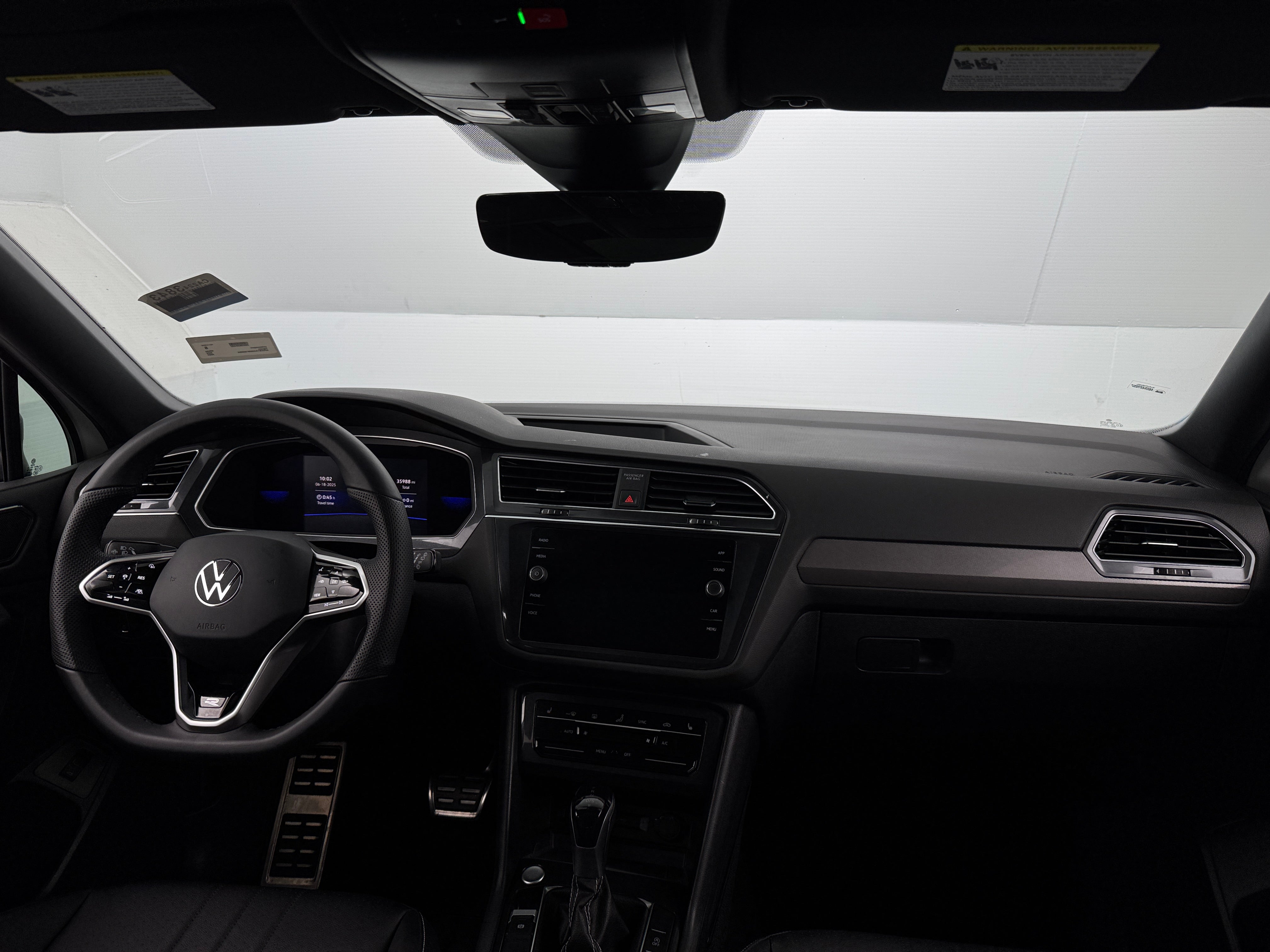 Thumbnail: 2022 Volkswagen Tiguan - 2