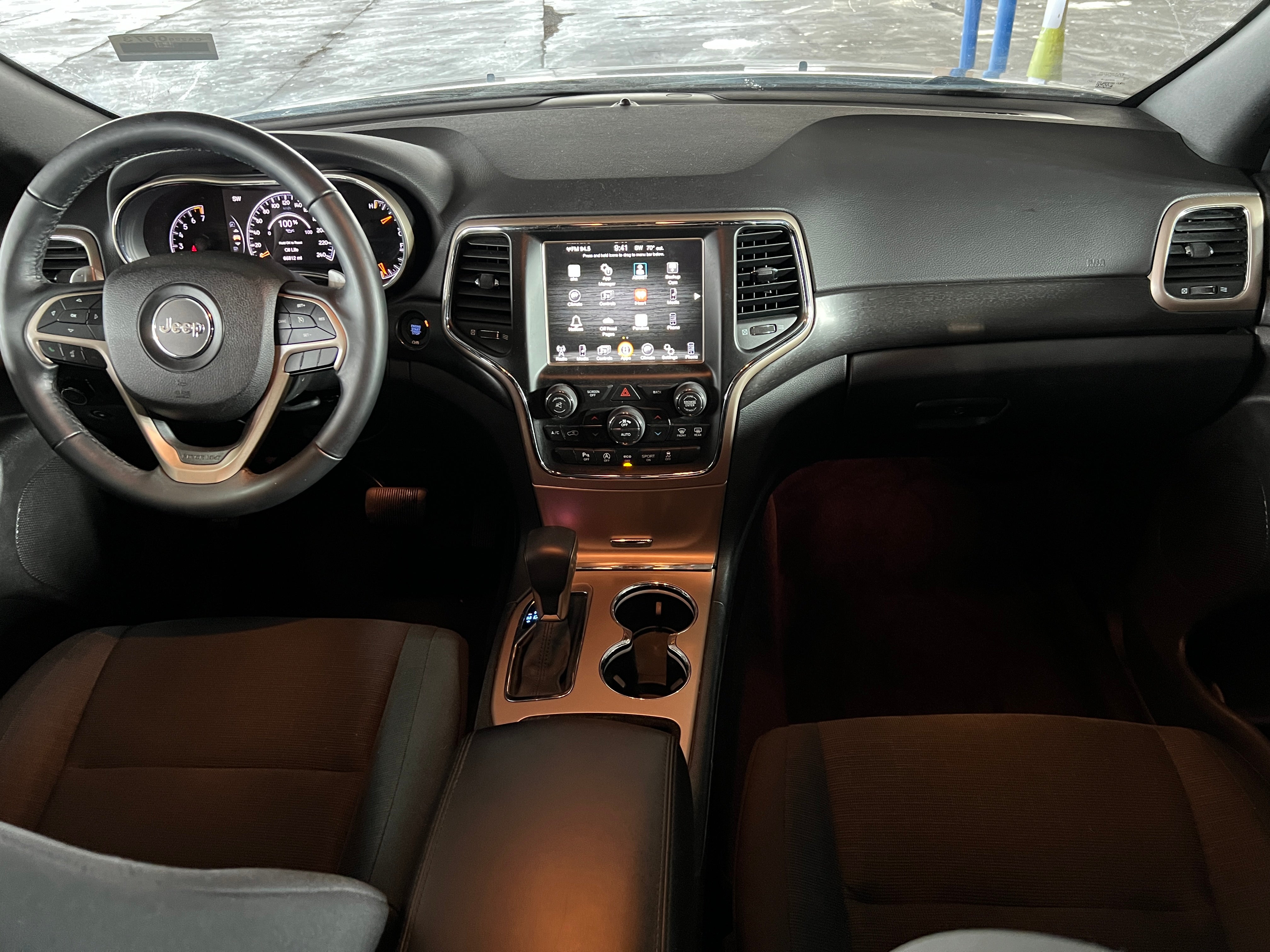 2017 Jeep Grand Cherokee Laredo 3