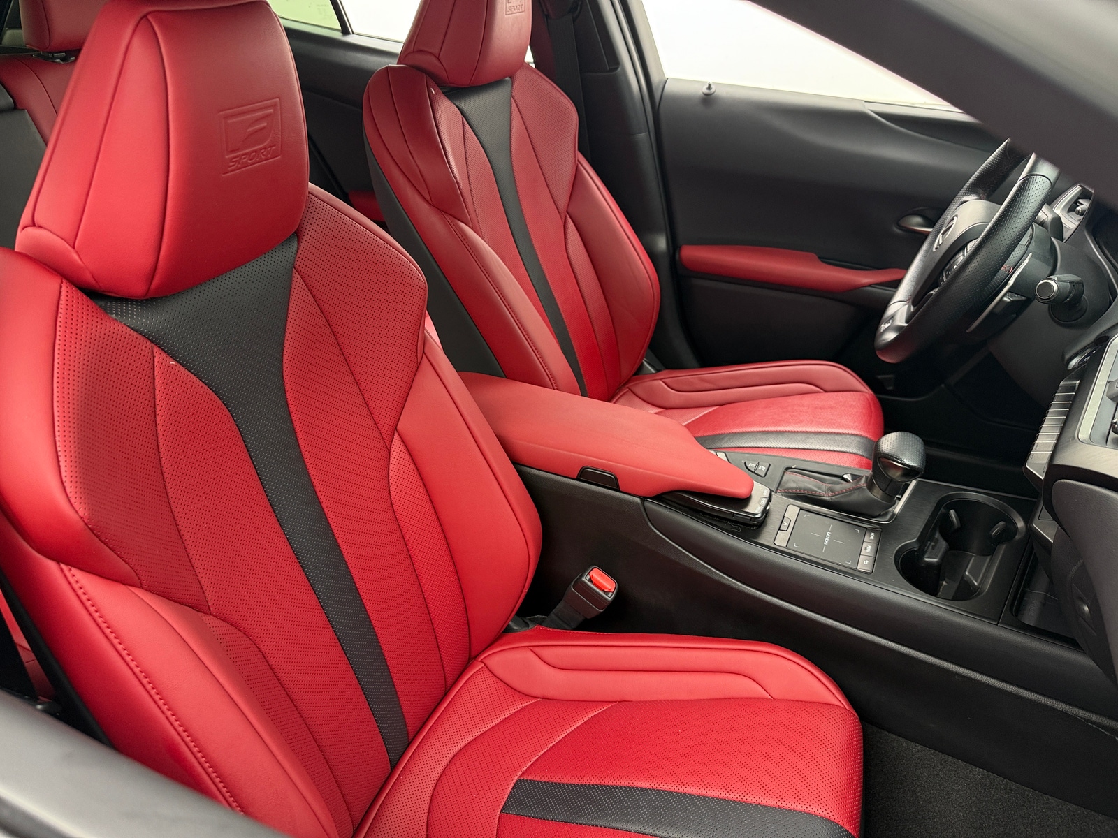 Thumbnail: 2022 Lexus UX - 2